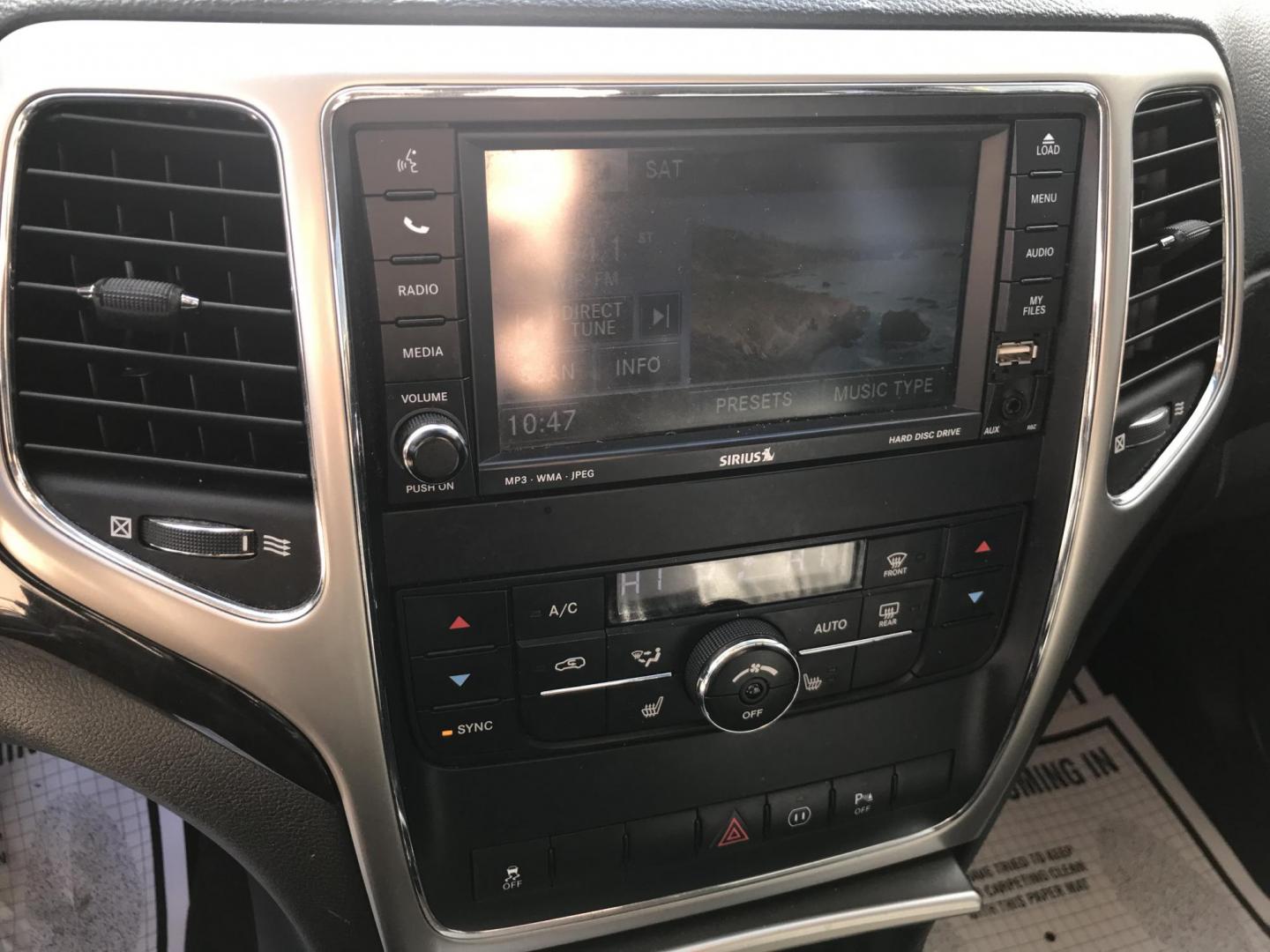 2011 Black /Black Jeep Grand Cherokee Laredo 4WD (1J4RR4GG9BC) with an 3.6L V6 DOHC 24V engine, 5-Speed Automatic transmission, located at 577 Chester Pike, Prospect Park, PA, 19076, (610) 237-1015, 39.886154, -75.302338 - Photo#16