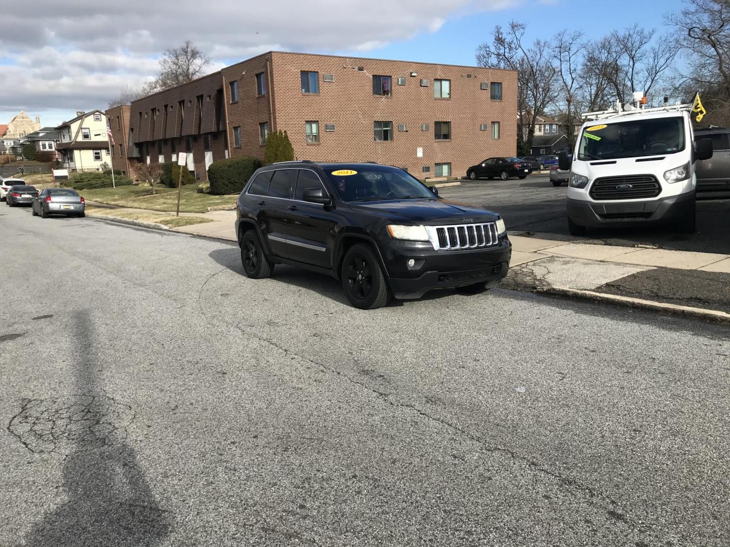 2011 Black /Black Jeep Grand Cherokee Laredo 4WD (1J4RR4GG9BC) with an 3.6L V6 DOHC 24V engine, 5-Speed Automatic transmission, located at 577 Chester Pike, Prospect Park, PA, 19076, (610) 237-1015, 39.886154, -75.302338 - Photo#2