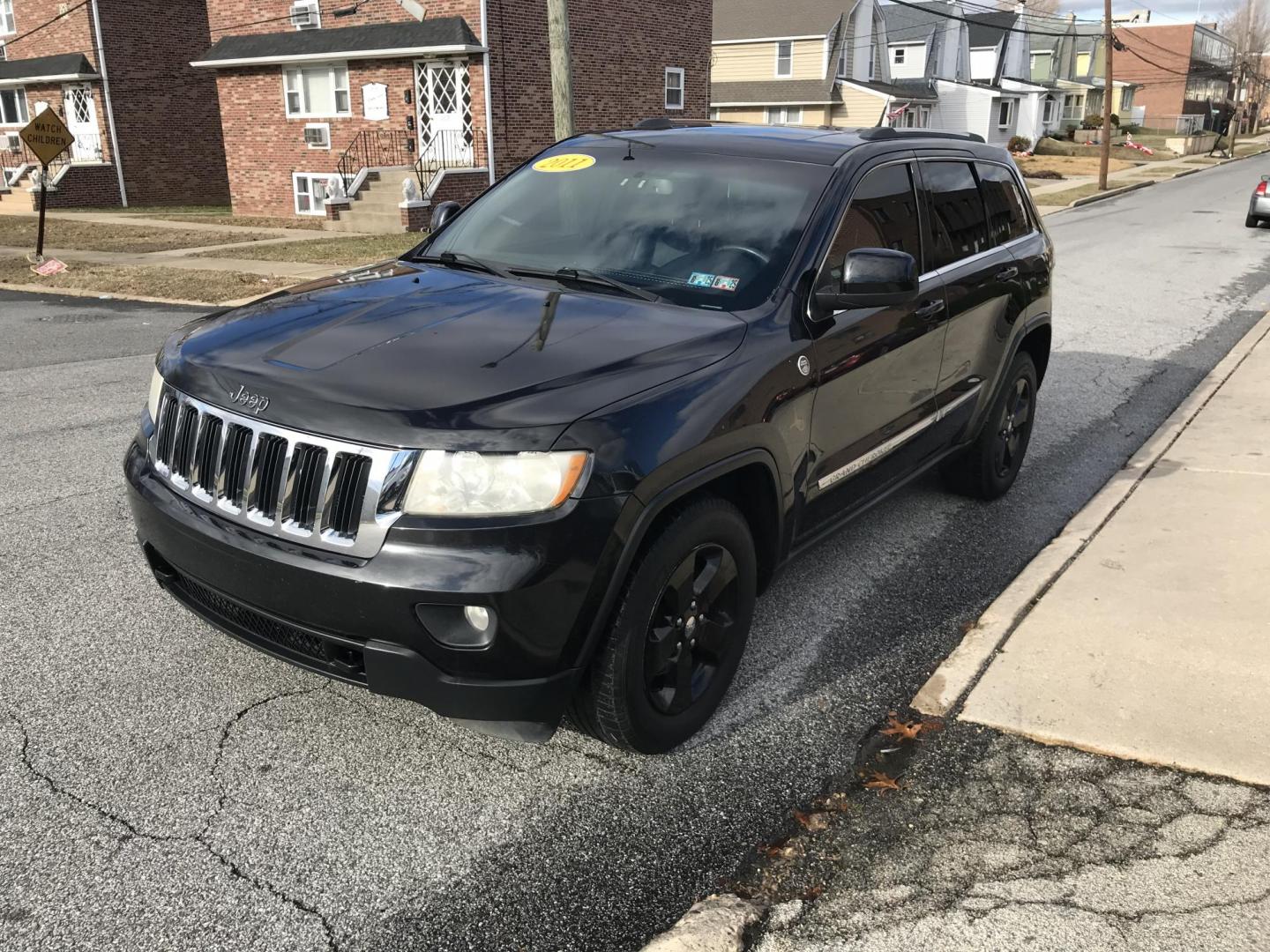 2011 Black /Black Jeep Grand Cherokee Laredo 4WD (1J4RR4GG9BC) with an 3.6L V6 DOHC 24V engine, 5-Speed Automatic transmission, located at 577 Chester Pike, Prospect Park, PA, 19076, (610) 237-1015, 39.886154, -75.302338 - Photo#3