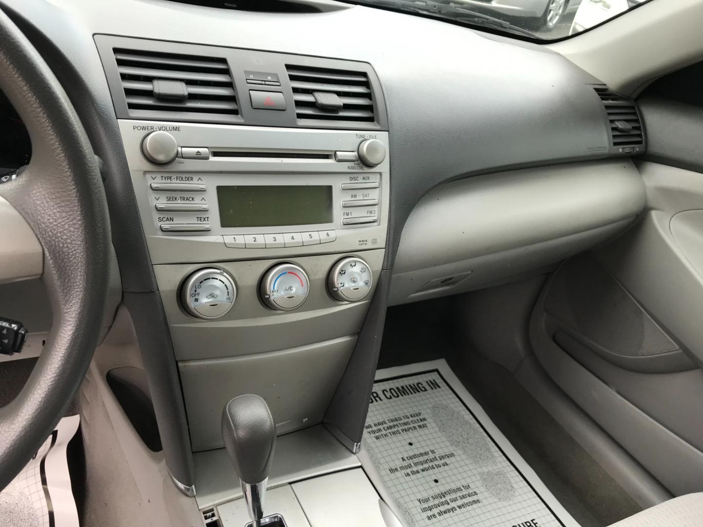 2011 Gray /Gray Toyota Camry SE (4T1BF3EK2BU) with an 2.5L L4 DOHC 16V engine, Automatic transmission, located at 577 Chester Pike, Prospect Park, PA, 19076, (610) 237-1015, 39.886154, -75.302338 - Photo#10