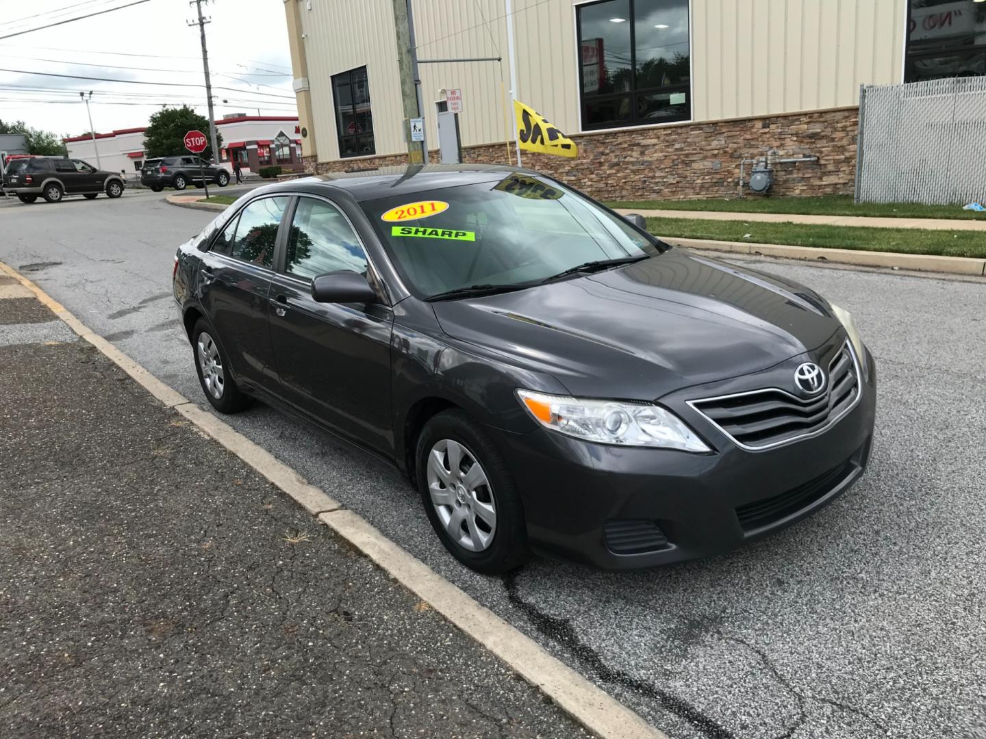 2011 Gray /Gray Toyota Camry SE (4T1BF3EK2BU) with an 2.5L L4 DOHC 16V engine, Automatic transmission, located at 577 Chester Pike, Prospect Park, PA, 19076, (610) 237-1015, 39.886154, -75.302338 - Photo#3