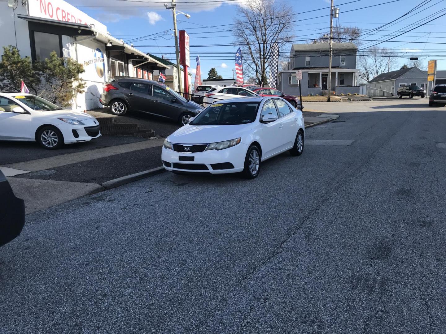 2012 White /Gray Kia Forte EX (KNAFU4A2XC5) with an 2.0L L4 DOHC 16V engine, Automatic transmission, located at 577 Chester Pike, Prospect Park, PA, 19076, (610) 237-1015, 39.886154, -75.302338 - Photo#2