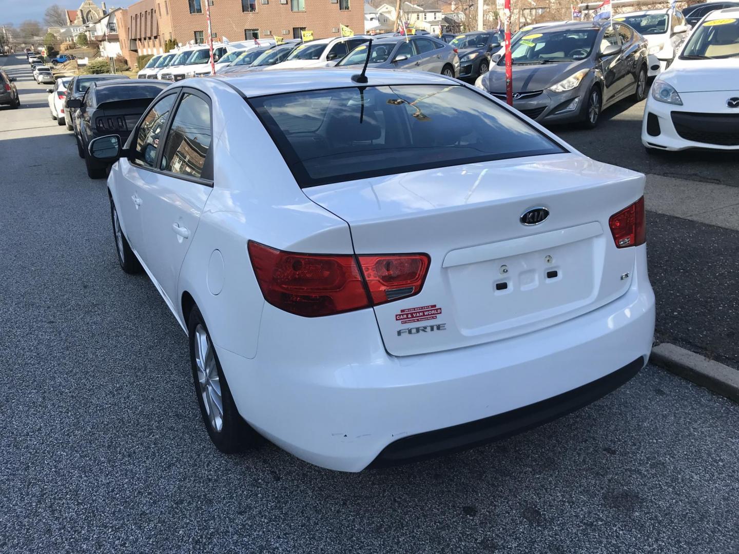 2012 White /Gray Kia Forte EX (KNAFU4A2XC5) with an 2.0L L4 DOHC 16V engine, Automatic transmission, located at 577 Chester Pike, Prospect Park, PA, 19076, (610) 237-1015, 39.886154, -75.302338 - Photo#4