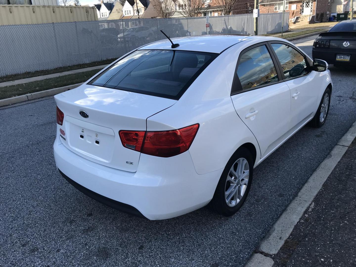 2012 White /Gray Kia Forte EX (KNAFU4A2XC5) with an 2.0L L4 DOHC 16V engine, Automatic transmission, located at 577 Chester Pike, Prospect Park, PA, 19076, (610) 237-1015, 39.886154, -75.302338 - Photo#5