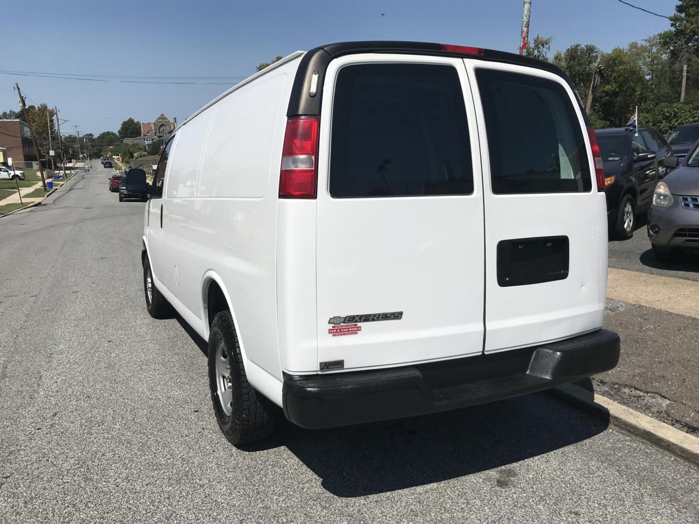 2017 White /Gray Chevrolet Express 2500 Cargo (1GCWGAFF2H1) with an 4.8L V8 FFV engine, 6A transmission, located at 577 Chester Pike, Prospect Park, PA, 19076, (610) 237-1015, 39.886154, -75.302338 - Photo#6