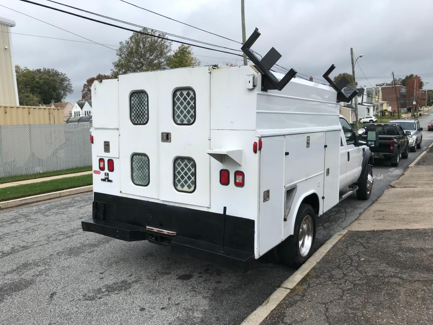 2009 White /Tan Ford F-550 Crew Cab 4WD DRW (1FDAW57R79E) with an 6.4L V8 OHV 32V TURBO DIESEL engine, Automatic transmission, located at 577 Chester Pike, Prospect Park, PA, 19076, (610) 237-1015, 39.886154, -75.302338 - 09 Ford F550 Crew Cab Turbo Diesel: 4x4, turbo diesel, dual rear wheels, 4 door, work box on back with side bins, ladder racks, runs EXCELLENT! - Photo#5