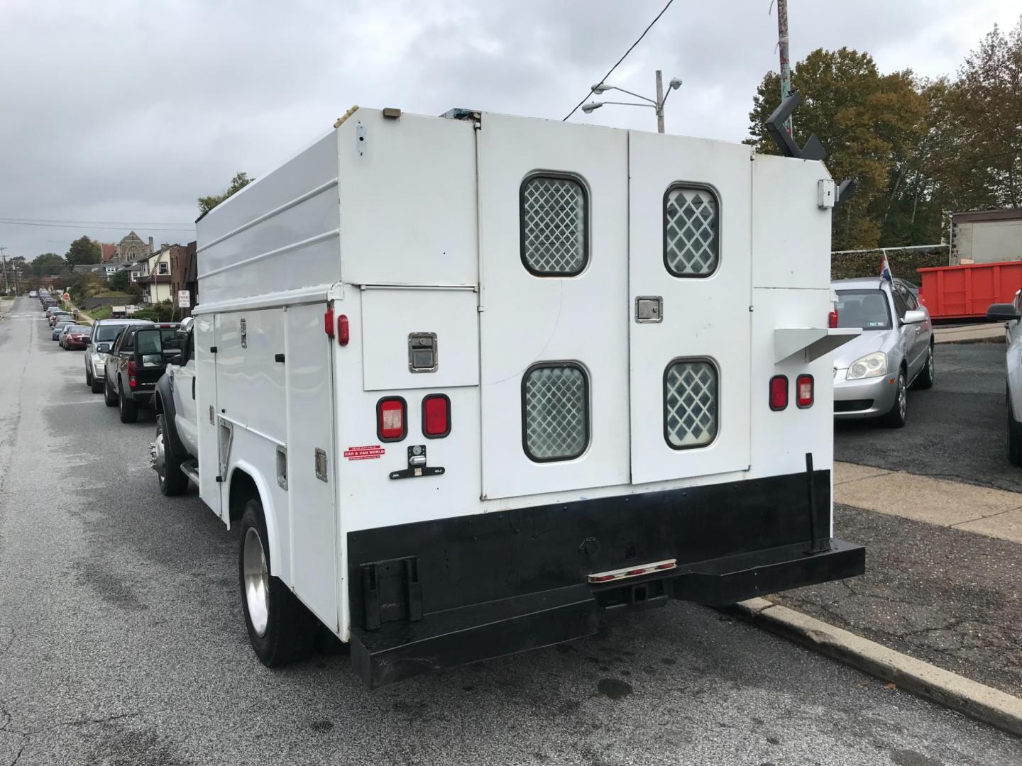 2009 White /Tan Ford F-550 Crew Cab 4WD DRW (1FDAW57R79E) with an 6.4L V8 OHV 32V TURBO DIESEL engine, Automatic transmission, located at 577 Chester Pike, Prospect Park, PA, 19076, (610) 237-1015, 39.886154, -75.302338 - 09 Ford F550 Crew Cab Turbo Diesel: 4x4, turbo diesel, dual rear wheels, 4 door, work box on back with side bins, ladder racks, runs EXCELLENT! - Photo#6