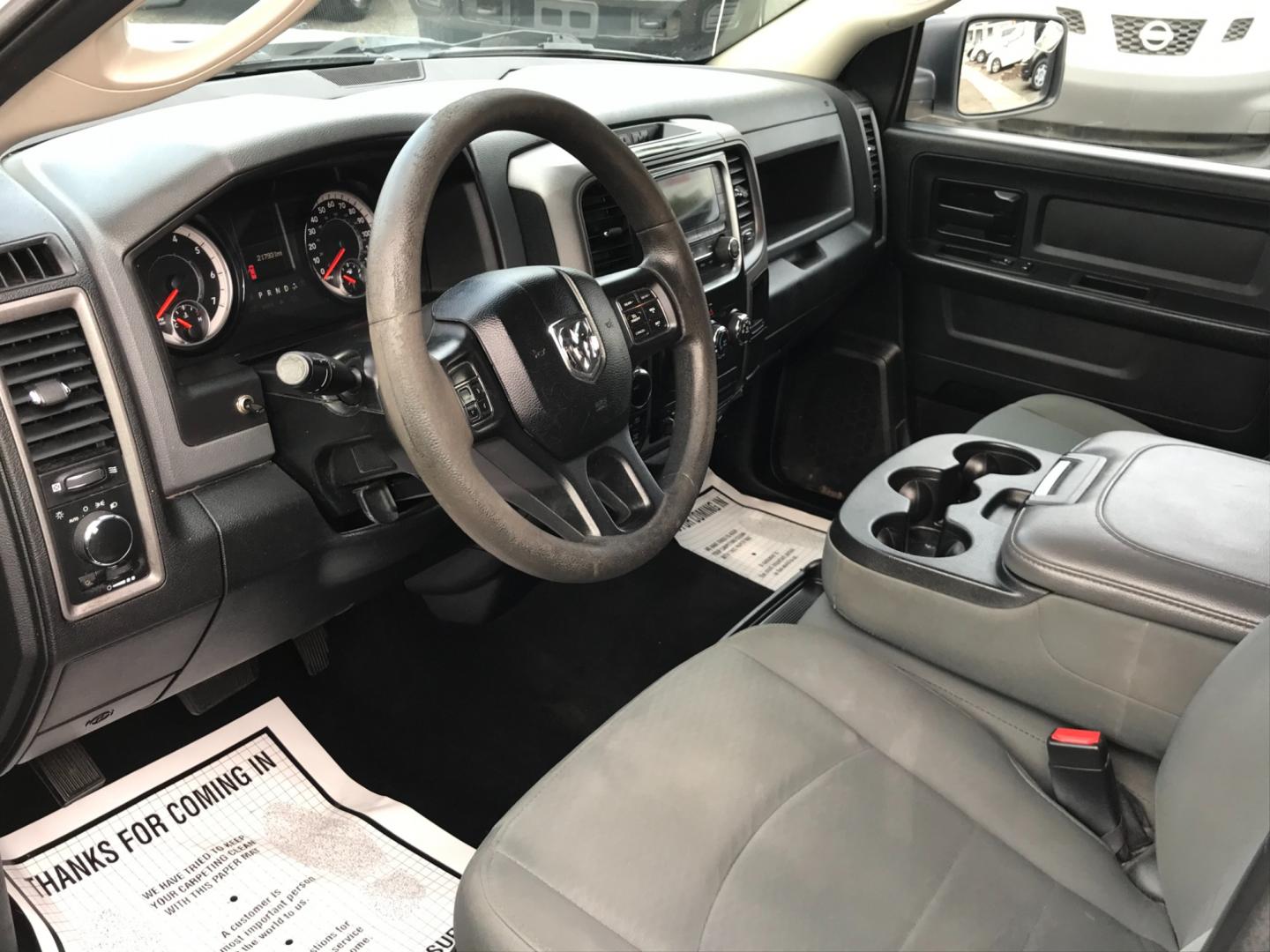 2018 White /Gray RAM 1500 Tradesman Crew Cab LWB 4WD (1C6RR7ST5JS) with an 5.7L V8 OHV 16V engine, 8A transmission, located at 577 Chester Pike, Prospect Park, PA, 19076, (610) 237-1015, 39.886154, -75.302338 - Photo#9