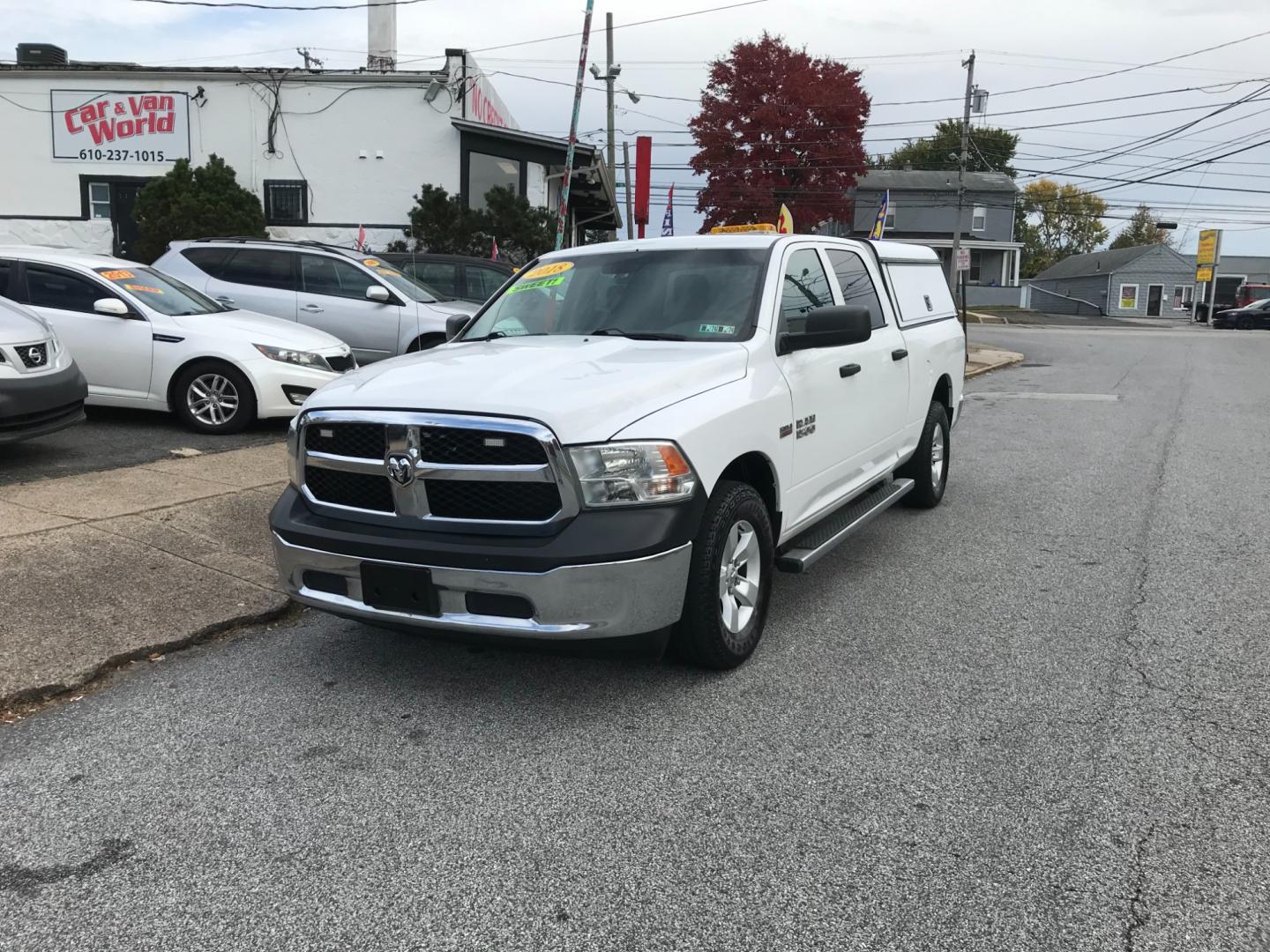 2018 White /Gray RAM 1500 Tradesman Crew Cab LWB 4WD (1C6RR7ST5JS) with an 5.7L V8 OHV 16V engine, 8A transmission, located at 577 Chester Pike, Prospect Park, PA, 19076, (610) 237-1015, 39.886154, -75.302338 - Photo#2