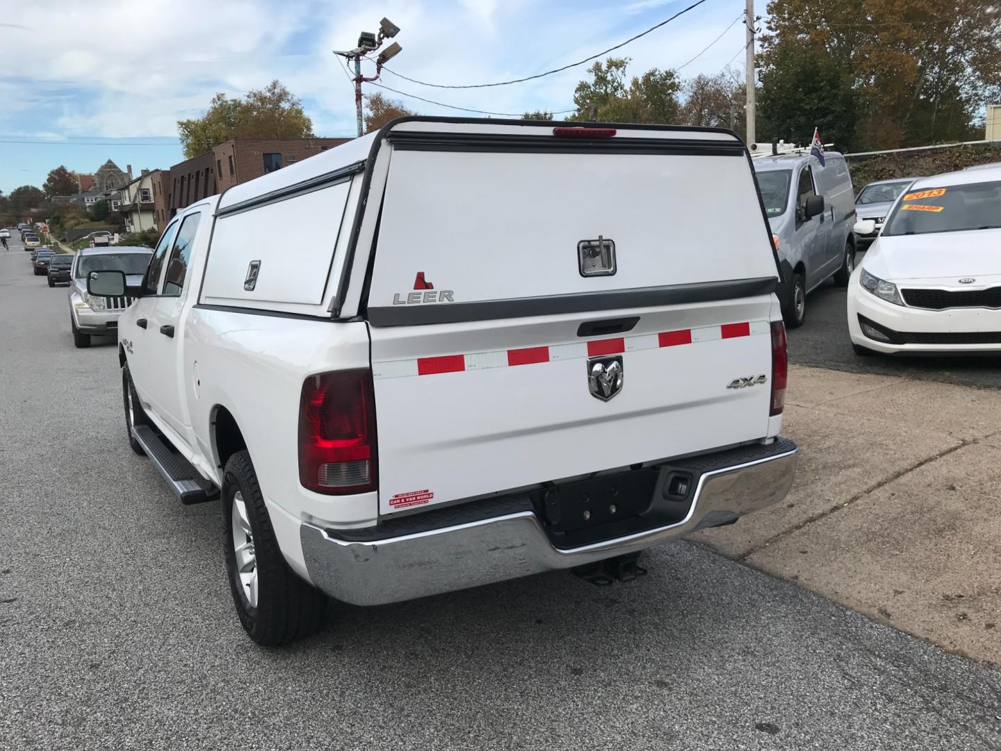 2018 White /Gray RAM 1500 Tradesman Crew Cab LWB 4WD (1C6RR7ST5JS) with an 5.7L V8 OHV 16V engine, 8A transmission, located at 577 Chester Pike, Prospect Park, PA, 19076, (610) 237-1015, 39.886154, -75.302338 - Photo#5