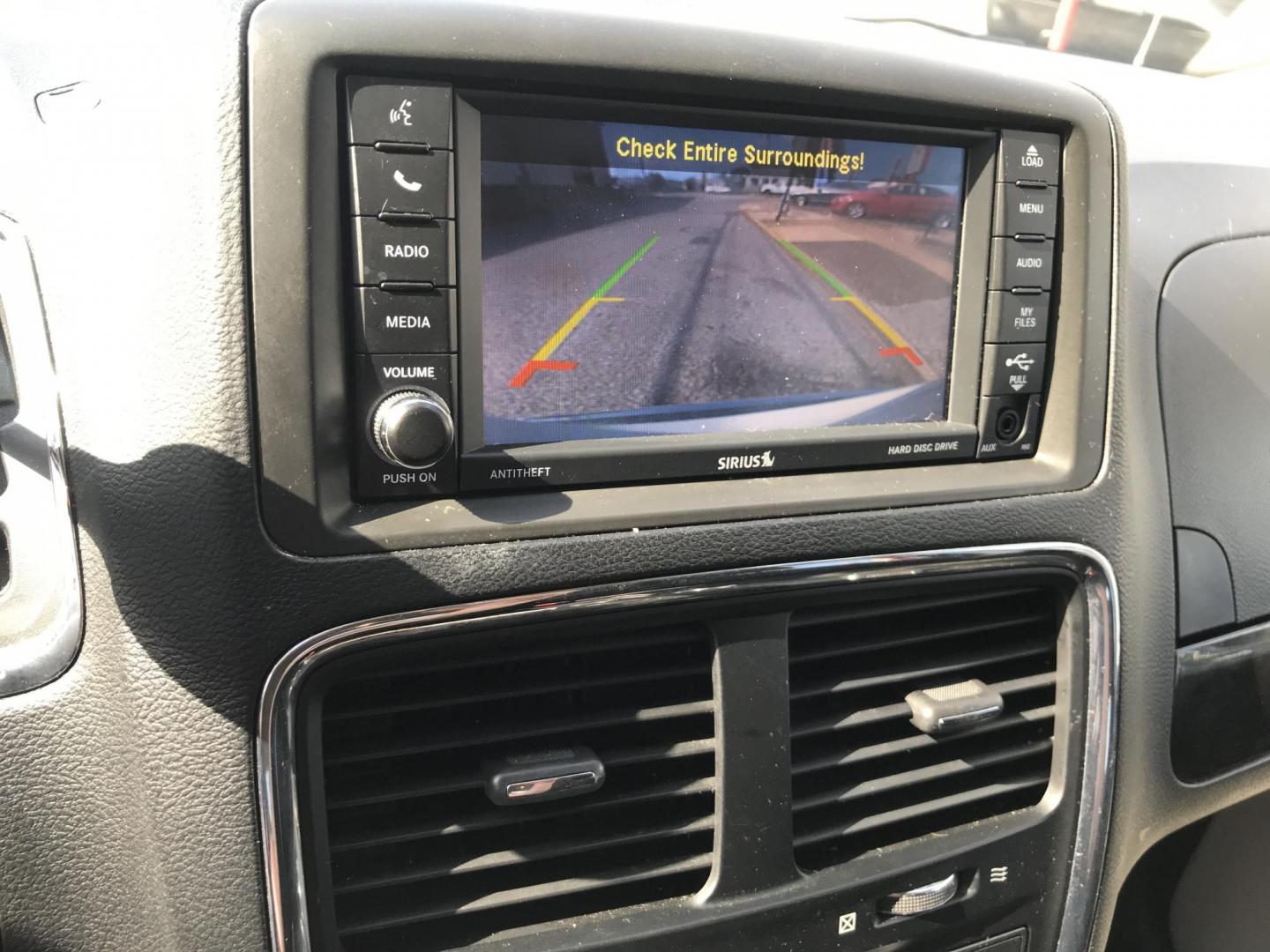 2018 White /Black Dodge Grand Caravan SE (2C4RDGBGXJR) with an 3.6 V6 engine, Automatic transmission, located at 577 Chester Pike, Prospect Park, PA, 19076, (610) 237-1015, 39.886154, -75.302338 - Photo#14