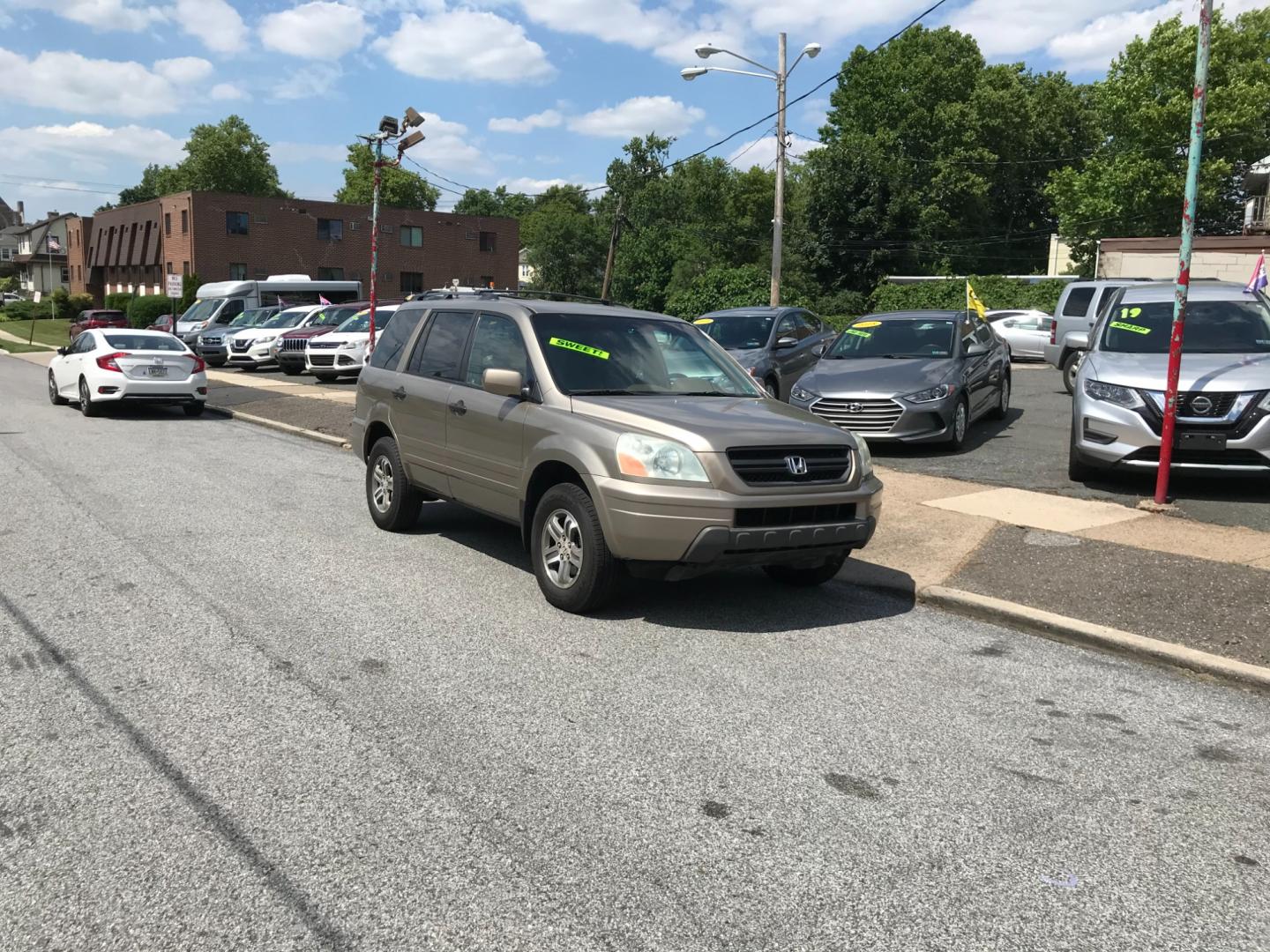 2003 Gold /Tan Honda Pilot EXL (2HKYF18553H) with an 3.5 V6 engine, Automatic transmission, located at 577 Chester Pike, Prospect Park, PA, 19076, (610) 237-1015, 39.886154, -75.302338 - Photo#1