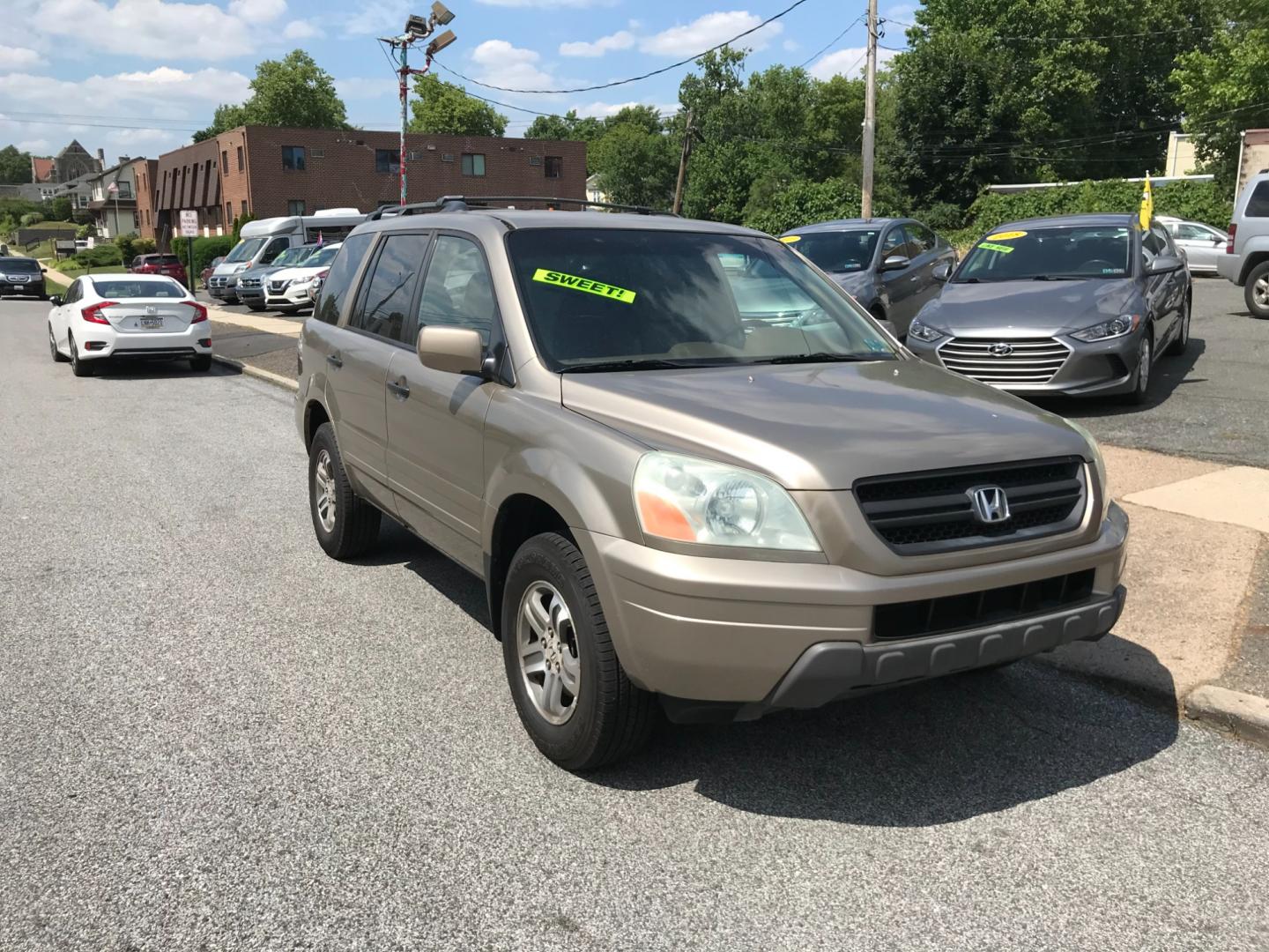 2003 Gold /Tan Honda Pilot EXL (2HKYF18553H) with an 3.5 V6 engine, Automatic transmission, located at 577 Chester Pike, Prospect Park, PA, 19076, (610) 237-1015, 39.886154, -75.302338 - Photo#2