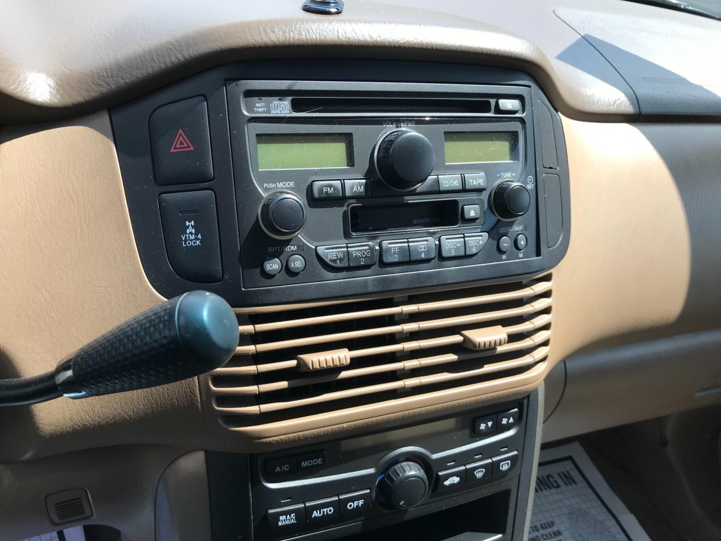 2003 Gold /Tan Honda Pilot EXL (2HKYF18553H) with an 3.5 V6 engine, Automatic transmission, located at 577 Chester Pike, Prospect Park, PA, 19076, (610) 237-1015, 39.886154, -75.302338 - Photo#13