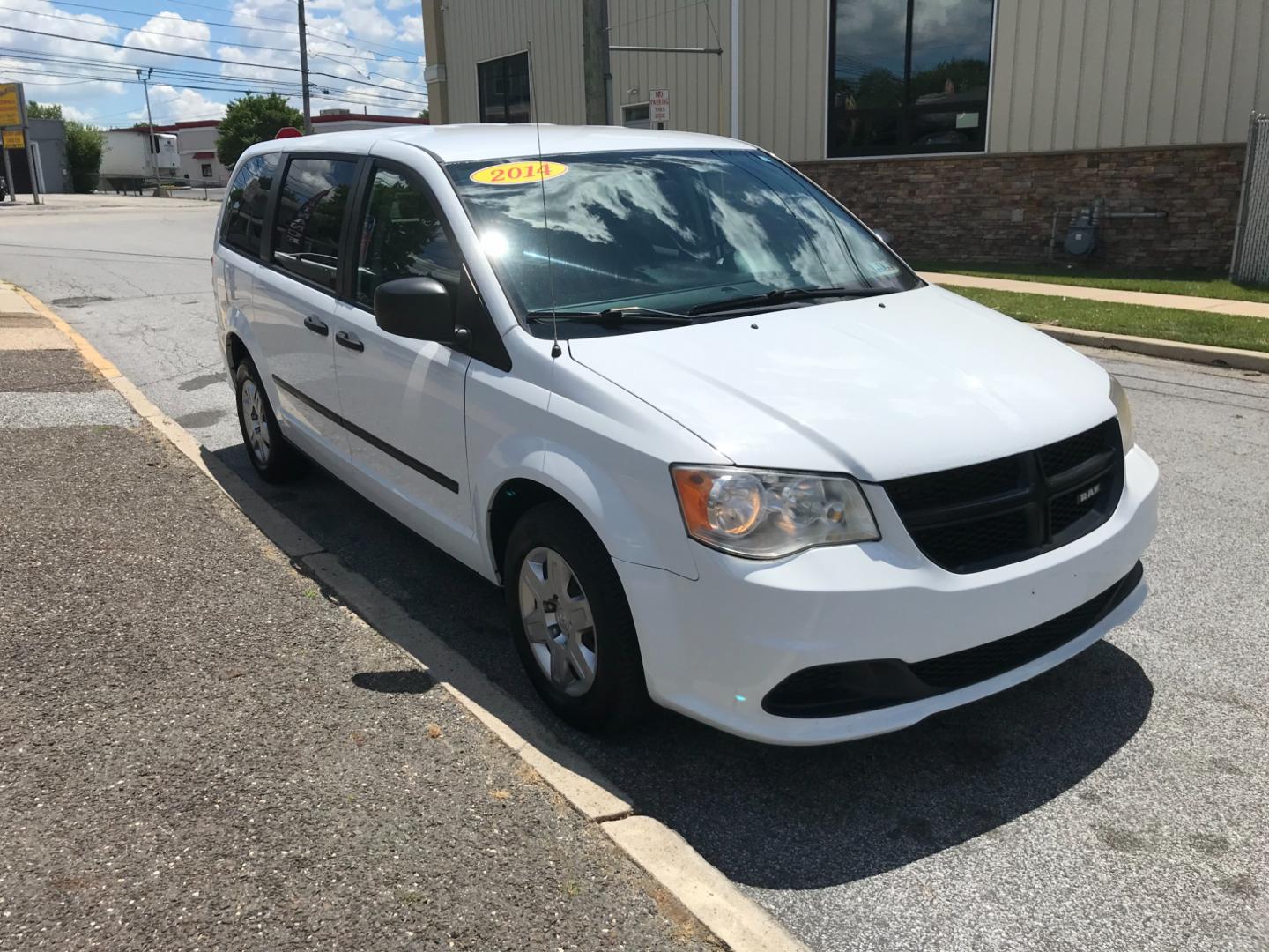 2014 White /Gray Dodge Cargo Van Cargo Van (2C4JRGAG7ER) with an 3.6 V6 engine, Automatic transmission, located at 577 Chester Pike, Prospect Park, PA, 19076, (610) 237-1015, 39.886154, -75.302338 - Photo#3