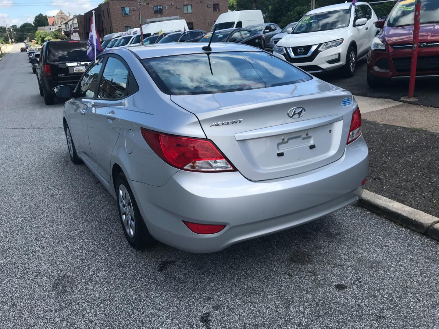 2016 Silver /Gray Hyundai Accent SE (KMHCT4AE2GU) with an 1.6 V4 engine, Automatic transmission, located at 577 Chester Pike, Prospect Park, PA, 19076, (610) 237-1015, 39.886154, -75.302338 - Photo#5