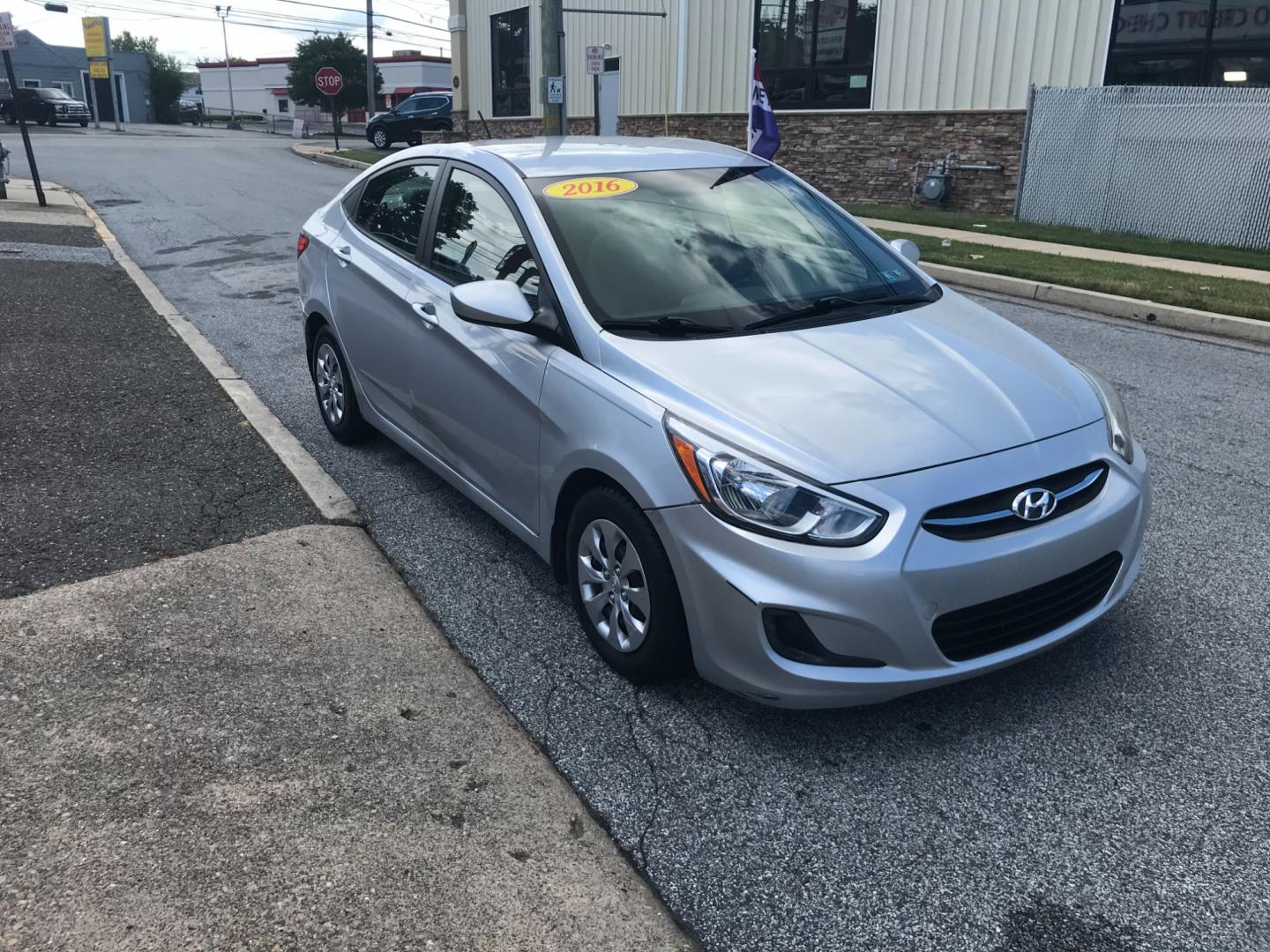 2016 Silver /Gray Hyundai Accent SE (KMHCT4AE2GU) with an 1.6 V4 engine, Automatic transmission, located at 577 Chester Pike, Prospect Park, PA, 19076, (610) 237-1015, 39.886154, -75.302338 - Photo#3