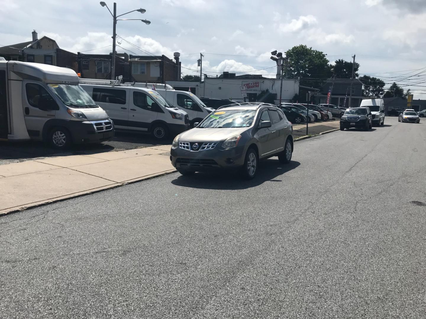 2011 Silver /Gray Nissan Rogue S (JN8AS5MV8BW) with an 2.5 V4 engine, Automatic transmission, located at 577 Chester Pike, Prospect Park, PA, 19076, (610) 237-1015, 39.886154, -75.302338 - Photo#1