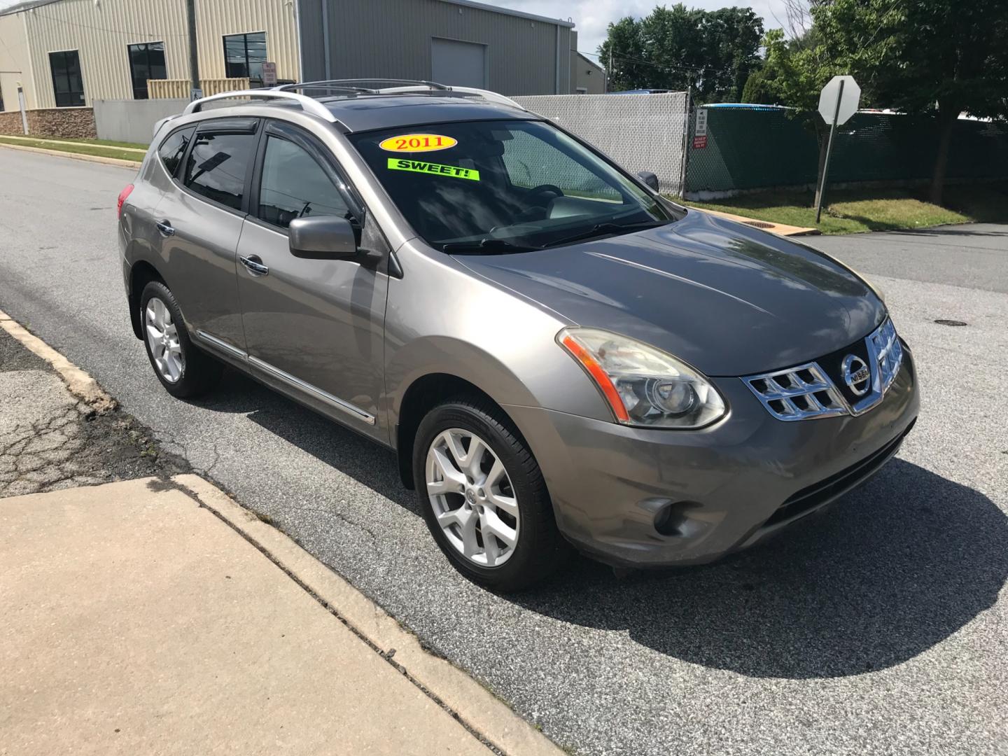 2011 Silver /Gray Nissan Rogue S (JN8AS5MV8BW) with an 2.5 V4 engine, Automatic transmission, located at 577 Chester Pike, Prospect Park, PA, 19076, (610) 237-1015, 39.886154, -75.302338 - Photo#3