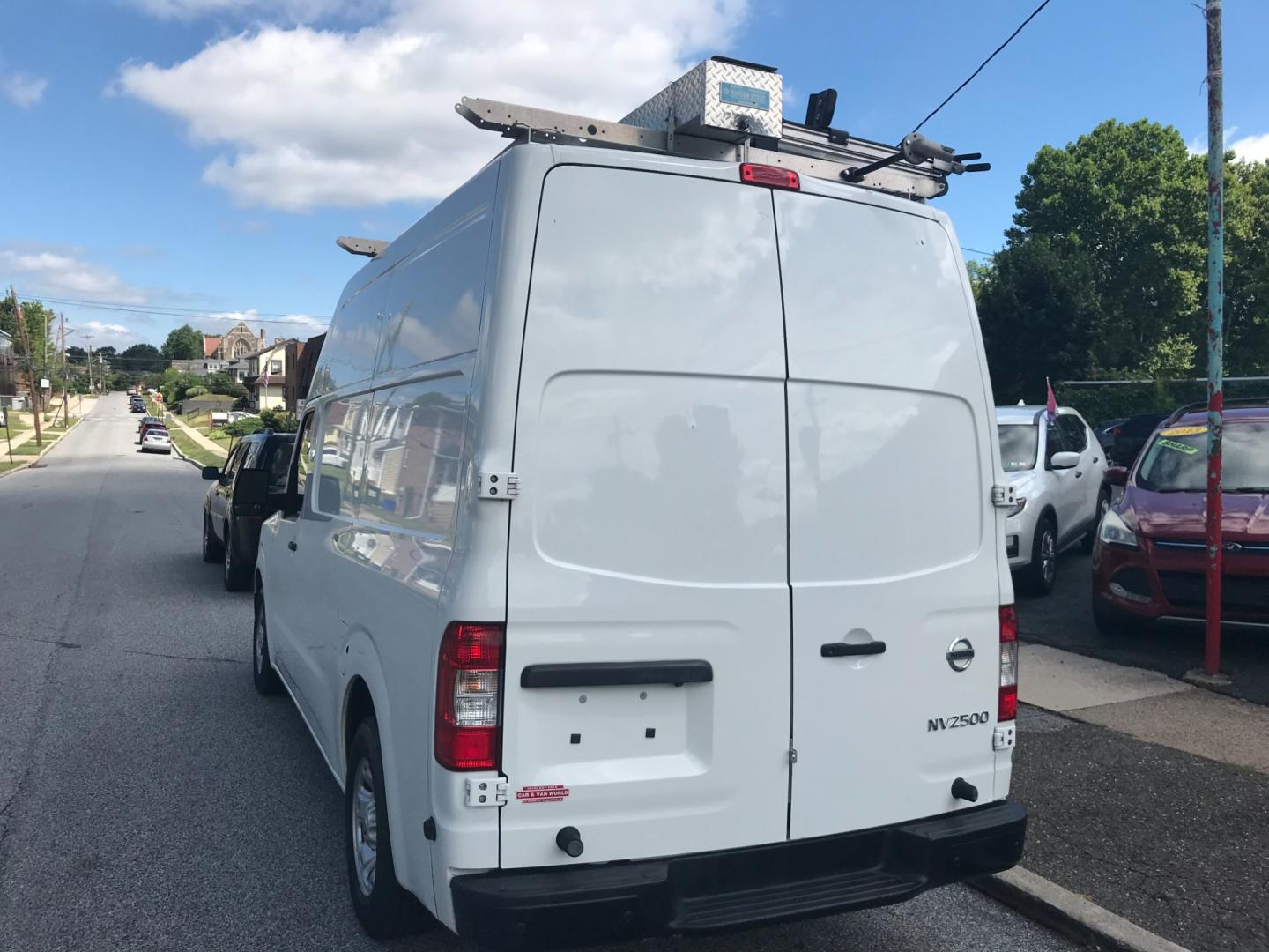 2018 White /Gray Nissan NV Cargo SV (1N6BF0LYXJN) with an 4.0 V6 engine, Automatic transmission, located at 577 Chester Pike, Prospect Park, PA, 19076, (610) 237-1015, 39.886154, -75.302338 - Photo#5