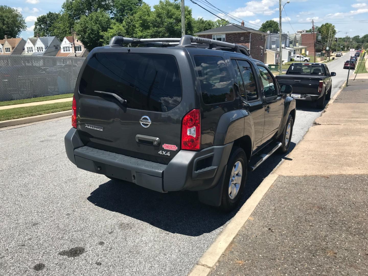 2010 Gray /Gray Nissan Xterra Off-Road (5N1AN0NW0AC) with an 4.0 V6 engine, Automatic transmission, located at 577 Chester Pike, Prospect Park, PA, 19076, (610) 237-1015, 39.886154, -75.302338 - Photo#4