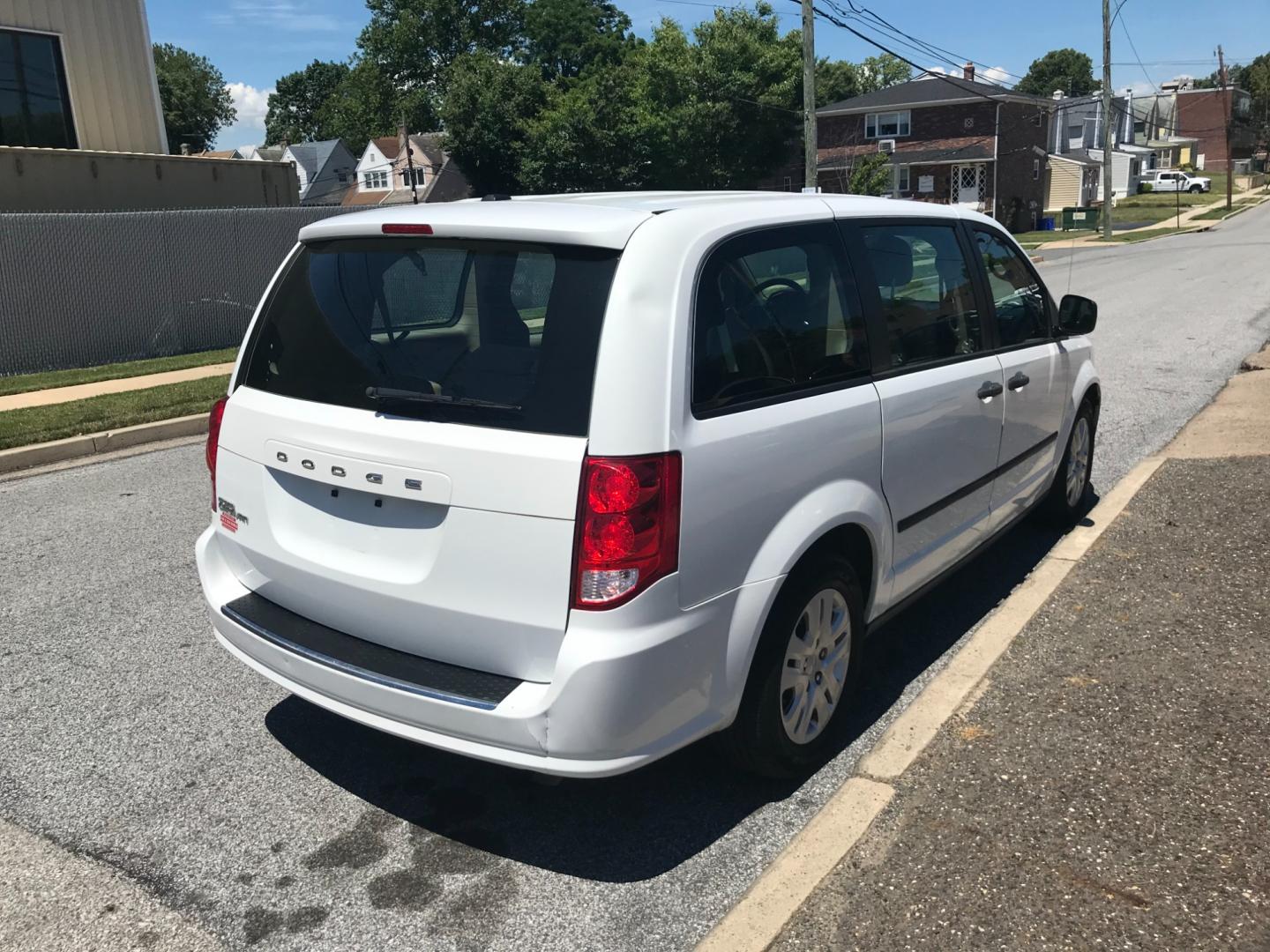 2015 White /Gray Dodge Grand Caravan SE (2C4RDGBG7FR) with an 3.6 V6 engine, Automatic transmission, located at 577 Chester Pike, Prospect Park, PA, 19076, (610) 237-1015, 39.886154, -75.302338 - 2015 Dodge Grand Caravan SE: Only 96k miles, new PA inspection, SUPER CLEAN, runs LIKE NEW! This vehicle comes inspected and has been given a bumper to bumper safety check. It is very clean, reliable, and well maintained. We offer a unique pay plan that is known for being the easiest and fastest - Photo#4