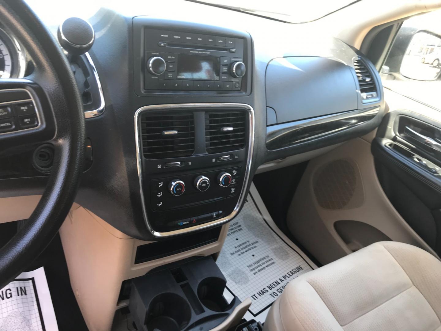 2015 White /Gray Dodge Grand Caravan SE (2C4RDGBG7FR) with an 3.6 V6 engine, Automatic transmission, located at 577 Chester Pike, Prospect Park, PA, 19076, (610) 237-1015, 39.886154, -75.302338 - Photo#13