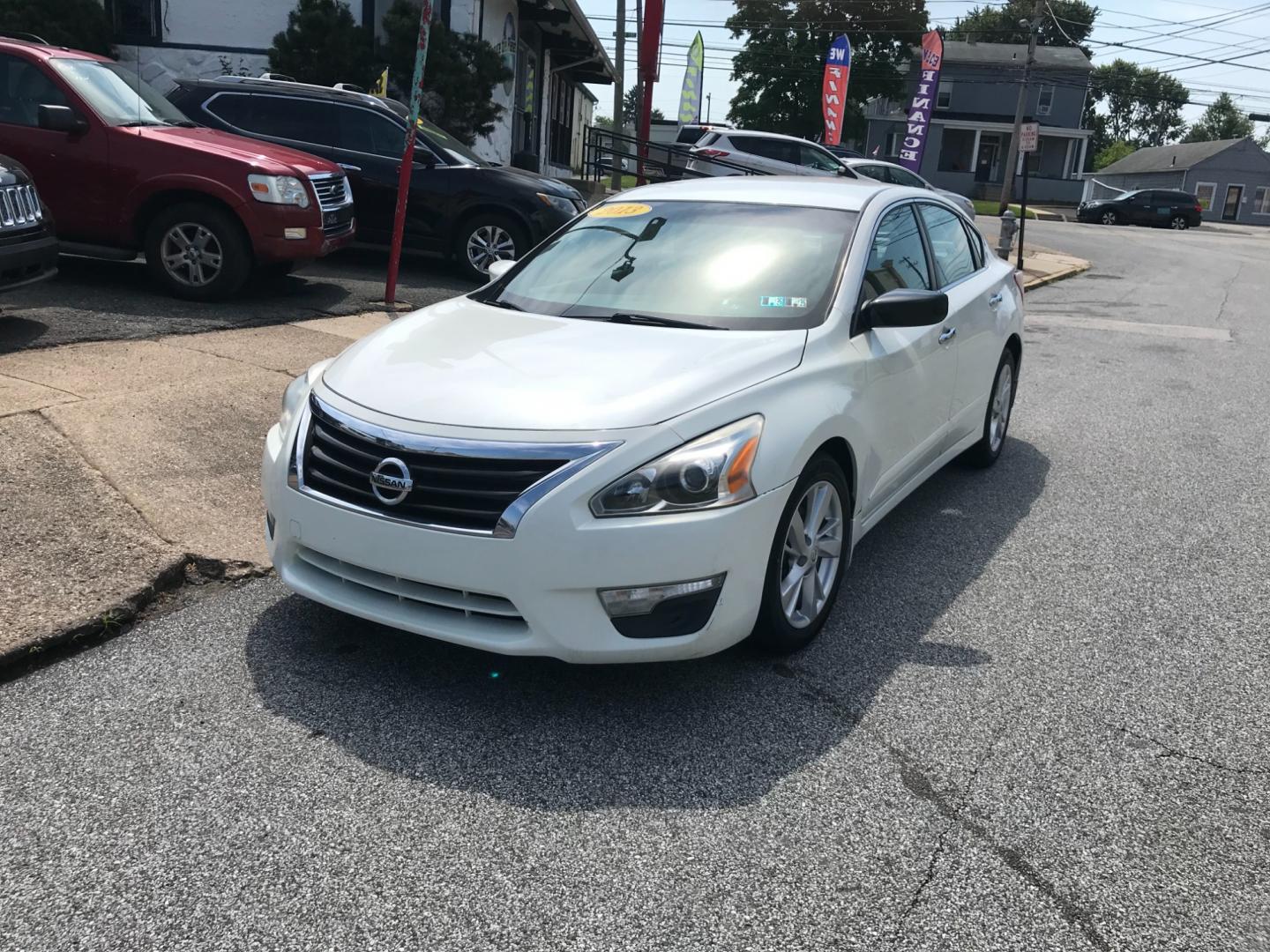 2013 White /Gray Nissan Altima SV (1N4AL3AP5DC) with an 2.5 V4 engine, Automatic transmission, located at 577 Chester Pike, Prospect Park, PA, 19076, (610) 237-1015, 39.886154, -75.302338 - Photo#2