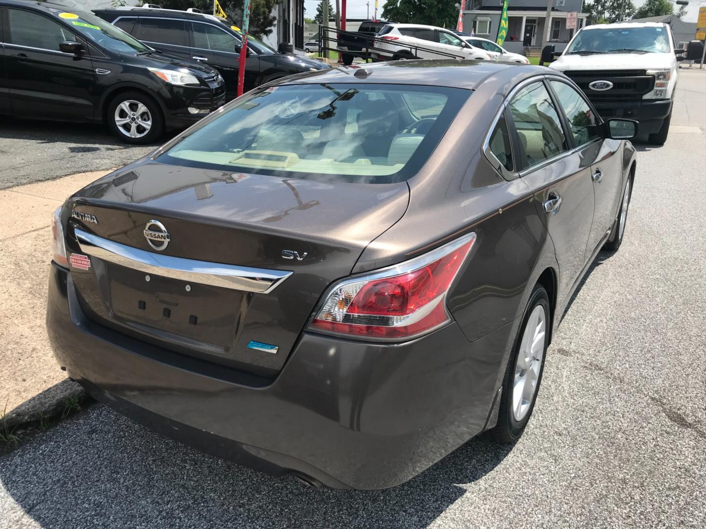 2014 Brown /Beige Nissan Altima 2.5 (1N4AL3AP3EC) with an 2.5 V4 engine, Automatic transmission, located at 577 Chester Pike, Prospect Park, PA, 19076, (610) 237-1015, 39.886154, -75.302338 - Photo#6