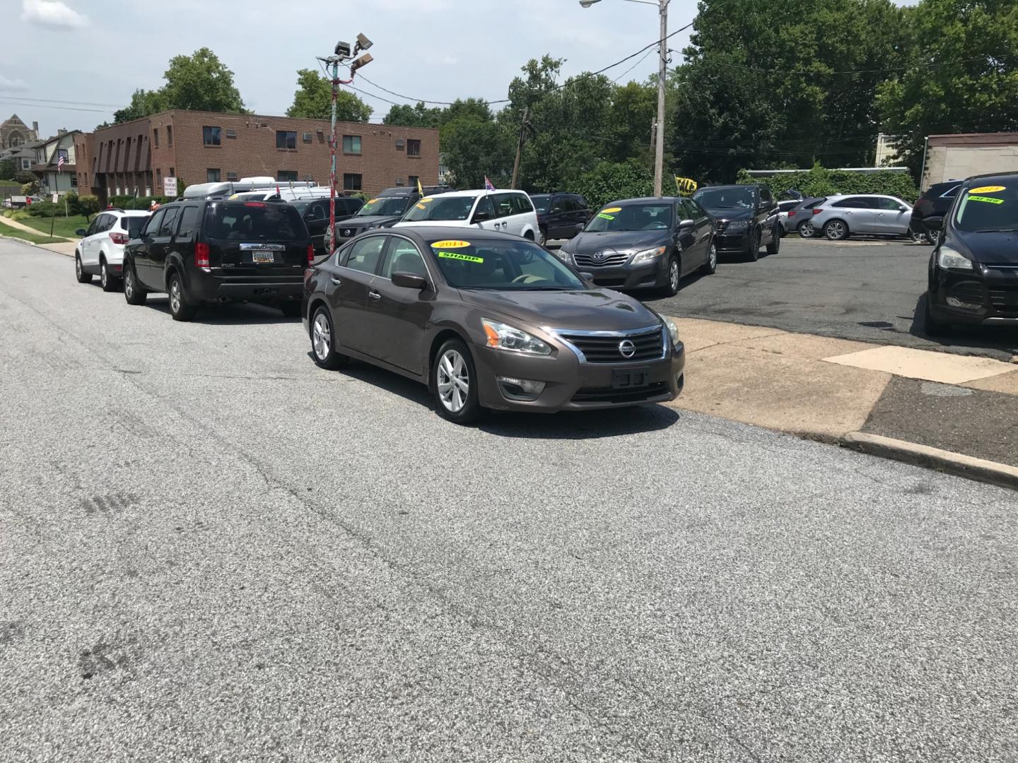 2014 Brown /Beige Nissan Altima 2.5 (1N4AL3AP3EC) with an 2.5 V4 engine, Automatic transmission, located at 577 Chester Pike, Prospect Park, PA, 19076, (610) 237-1015, 39.886154, -75.302338 - Photo#1