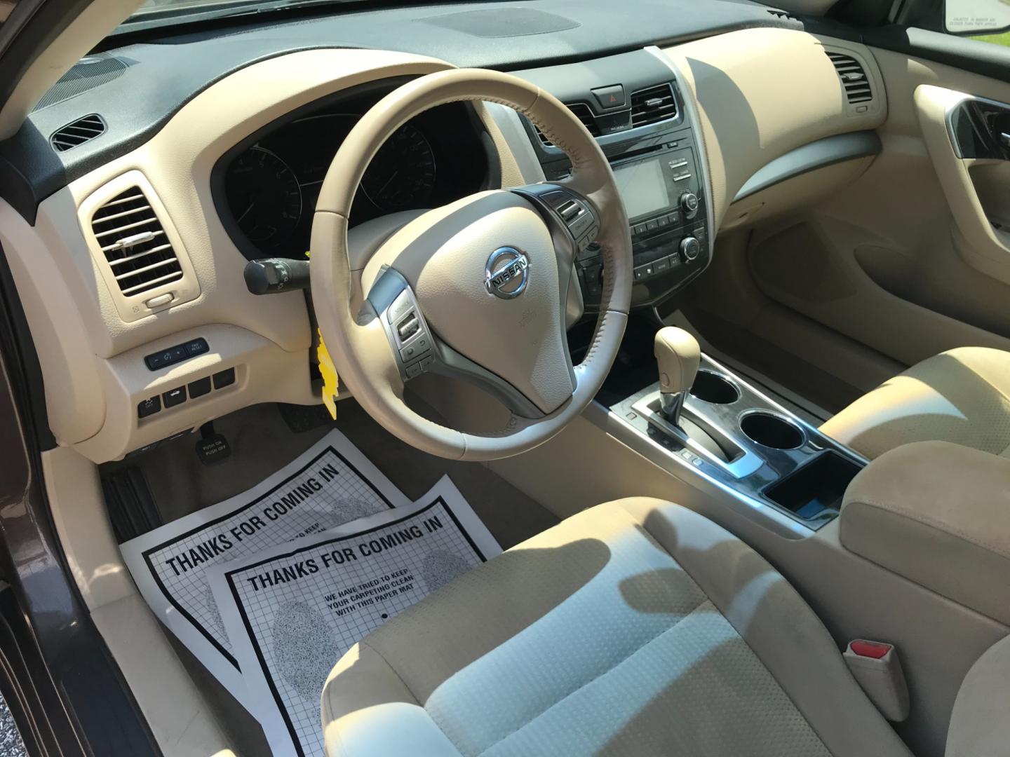 2014 Brown /Beige Nissan Altima 2.5 (1N4AL3AP3EC) with an 2.5 V4 engine, Automatic transmission, located at 577 Chester Pike, Prospect Park, PA, 19076, (610) 237-1015, 39.886154, -75.302338 - Photo#10