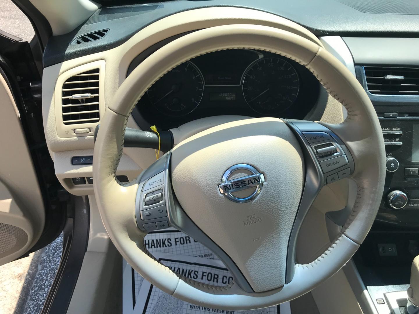 2014 Brown /Beige Nissan Altima 2.5 (1N4AL3AP3EC) with an 2.5 V4 engine, Automatic transmission, located at 577 Chester Pike, Prospect Park, PA, 19076, (610) 237-1015, 39.886154, -75.302338 - Photo#11