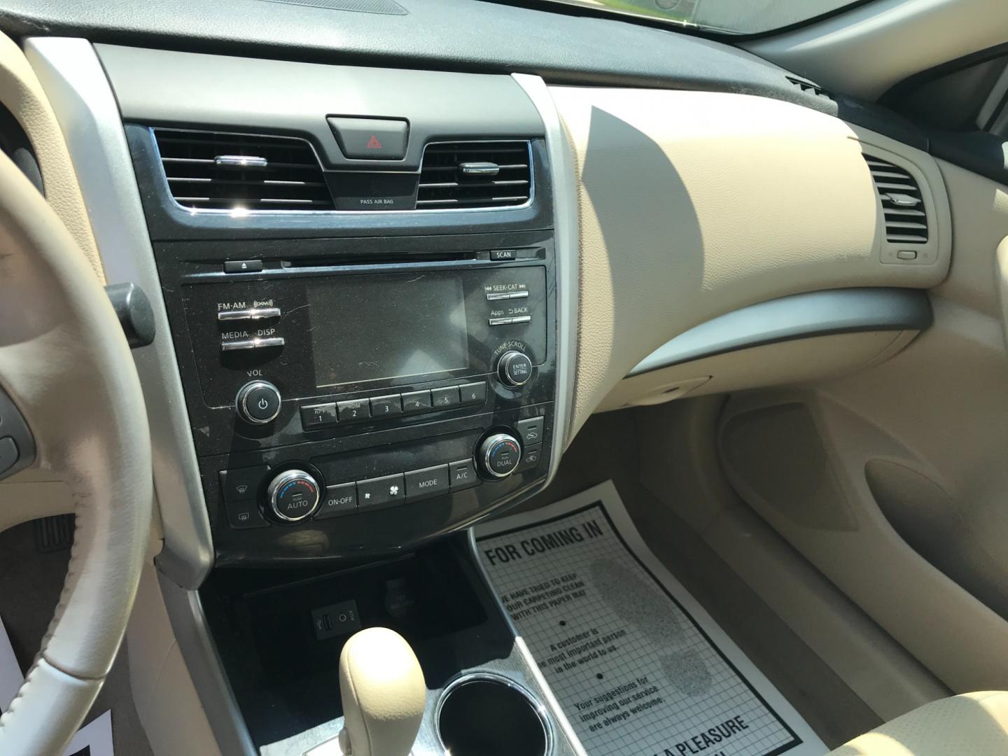 2014 Brown /Beige Nissan Altima 2.5 (1N4AL3AP3EC) with an 2.5 V4 engine, Automatic transmission, located at 577 Chester Pike, Prospect Park, PA, 19076, (610) 237-1015, 39.886154, -75.302338 - Photo#12