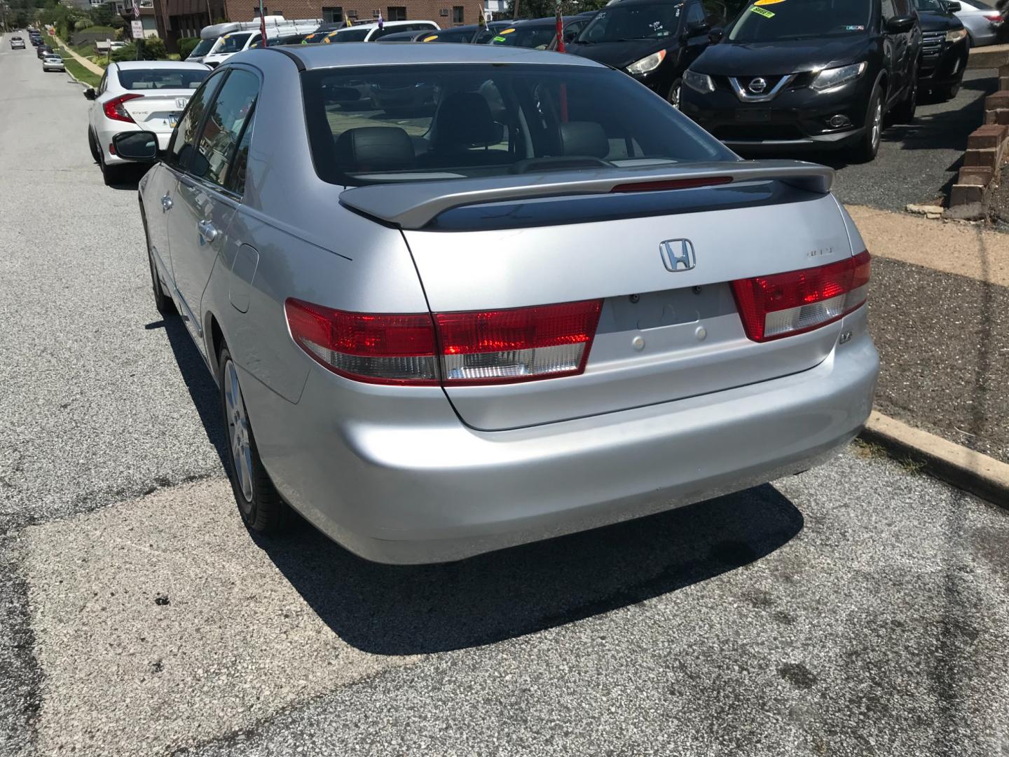 2003 Silver /Black Honda Accord EX (1HGCM665X3A) with an 3.0 V6 engine, Automatic transmission, located at 577 Chester Pike, Prospect Park, PA, 19076, (610) 237-1015, 39.886154, -75.302338 - Photo#5