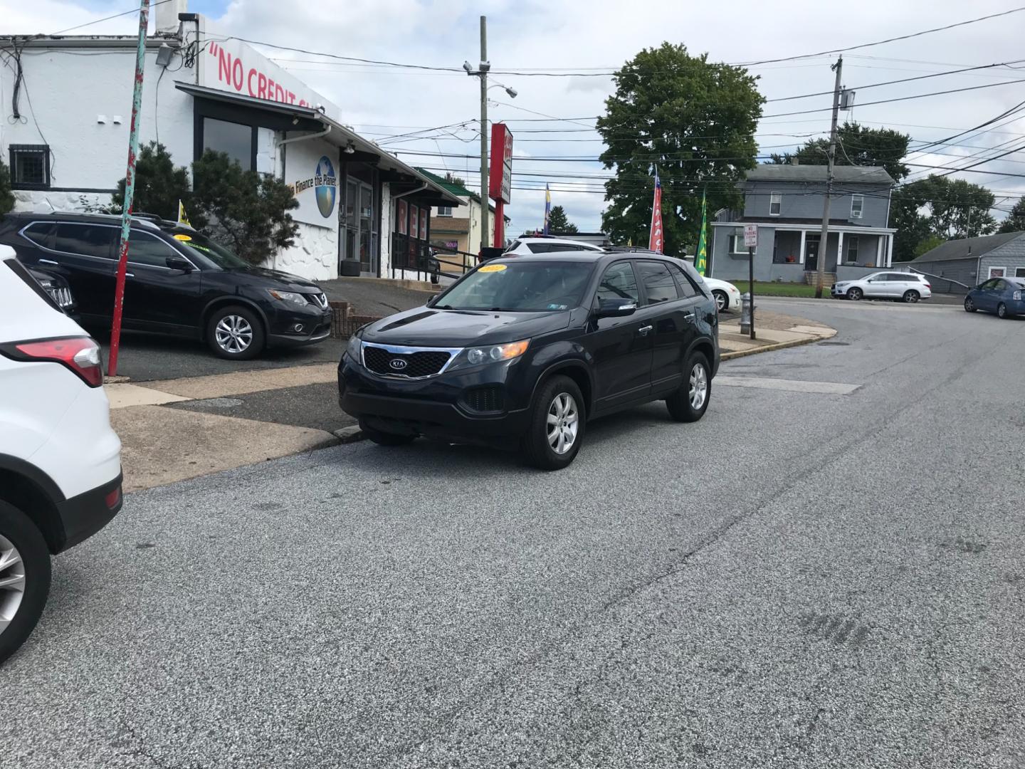 2012 Blue /Gray Kia Sorento (5XYKT3A18CG) with an 2.4 V4 engine, Automatic transmission, located at 577 Chester Pike, Prospect Park, PA, 19076, (610) 237-1015, 39.886154, -75.302338 - 2012 Kia Sorento LX: Only 116k miles, new PA inspection, SUPER CLEAN, runs LIKE NEW! This vehicle comes inspected and has been given a bumper to bumper safety check. It is very clean, reliable, and well maintained. We offer a unique pay plan that is known for being the easiest and fastest financi - Photo#1