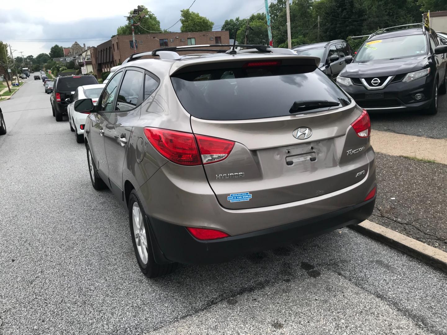 2012 Brown /Gray Hyundai Tucson GLS (KM8JUCAC7CU) with an 2.4 V4 engine, Automatic transmission, located at 577 Chester Pike, Prospect Park, PA, 19076, (610) 237-1015, 39.886154, -75.302338 - 2012 Hyundai Tuscon GLS: Only 94k miles, AWD, new PA inspection, RUNS LIKE NEW! This vehicle comes inspected and has been given a bumper to bumper safety check. It is very clean, reliable, and well maintained. We offer a unique pay plan that is known for being the easiest and fastest financing op - Photo#5