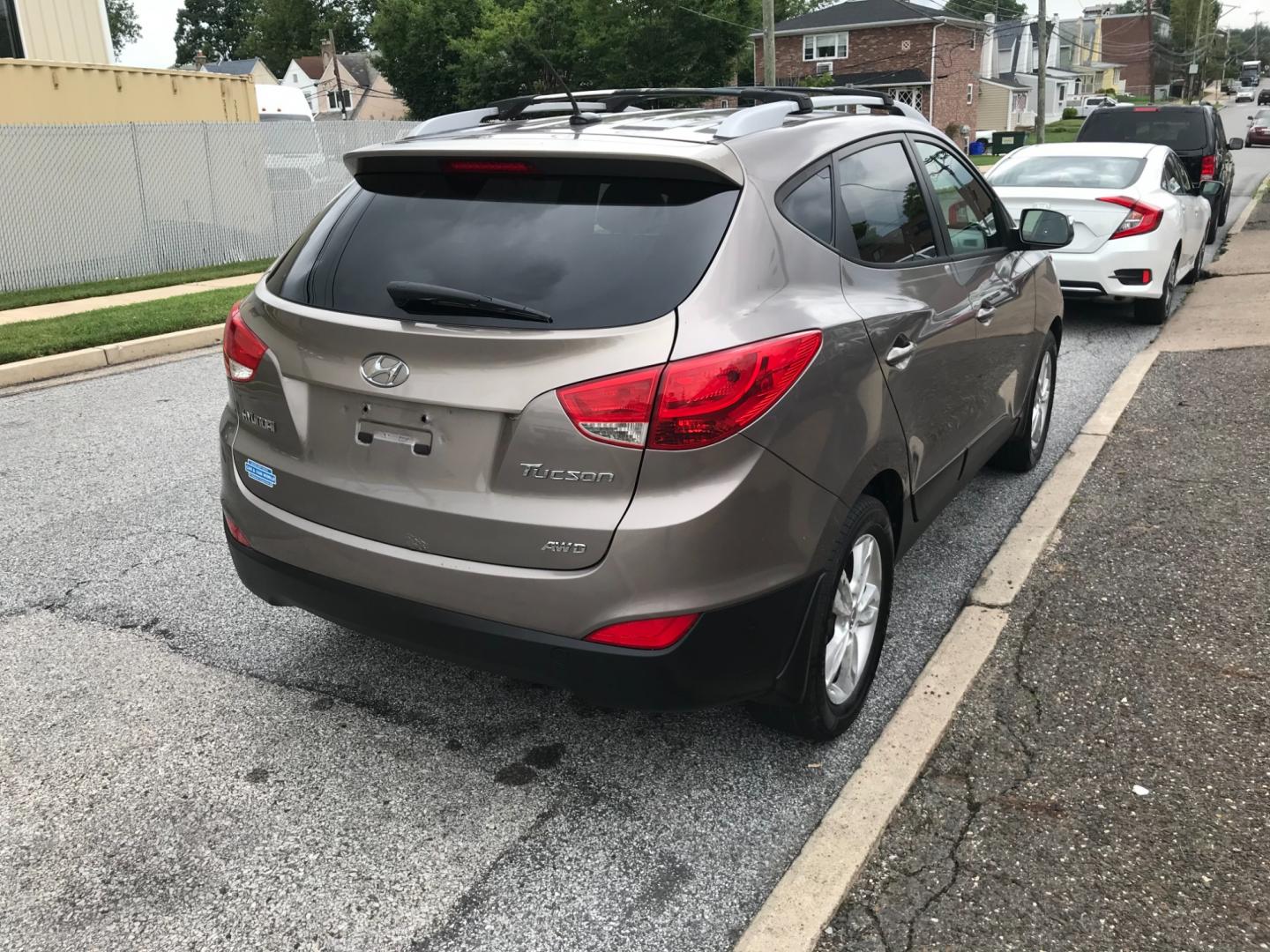 2012 Brown /Gray Hyundai Tucson GLS (KM8JUCAC7CU) with an 2.4 V4 engine, Automatic transmission, located at 577 Chester Pike, Prospect Park, PA, 19076, (610) 237-1015, 39.886154, -75.302338 - Photo#4