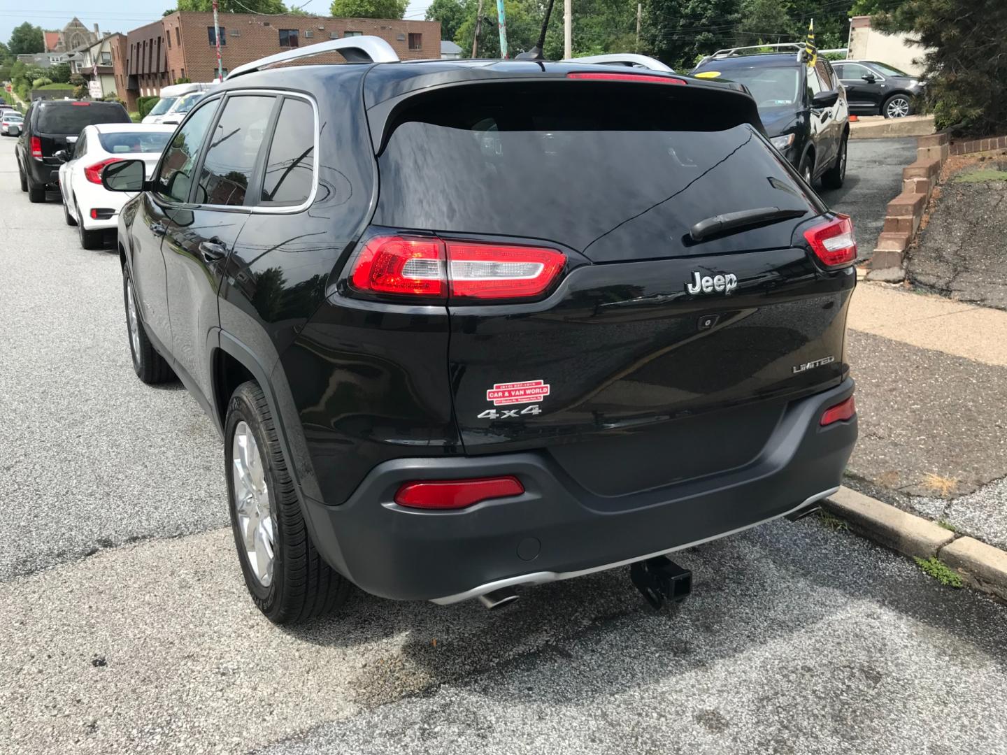 2014 Black /Black Jeep Cherokee Limited (1C4PJMDS4EW) with an 3.2 V6 engine, Automatic transmission, located at 577 Chester Pike, Prospect Park, PA, 19076, (610) 237-1015, 39.886154, -75.302338 - Photo#5