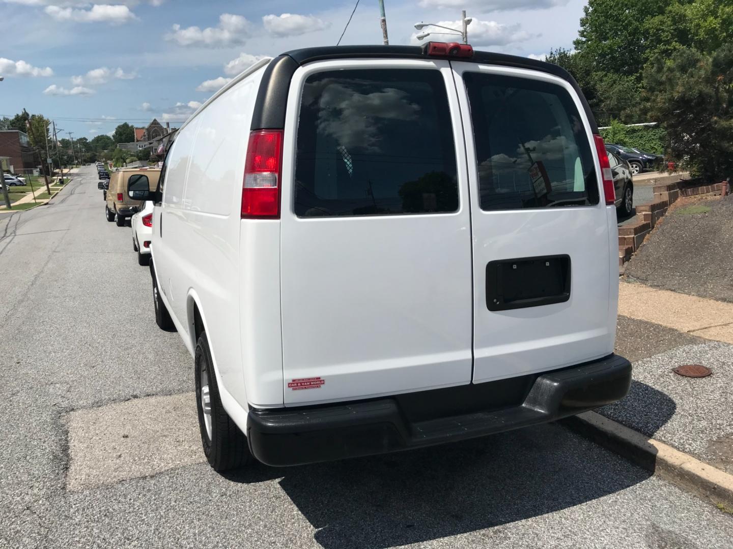 2017 White /Gray Chevrolet Express 2500 (1GCWGAFFXH1) with an 4.8 V8 engine, Automatic transmission, located at 577 Chester Pike, Prospect Park, PA, 19076, (610) 237-1015, 39.886154, -75.302338 - Photo#5