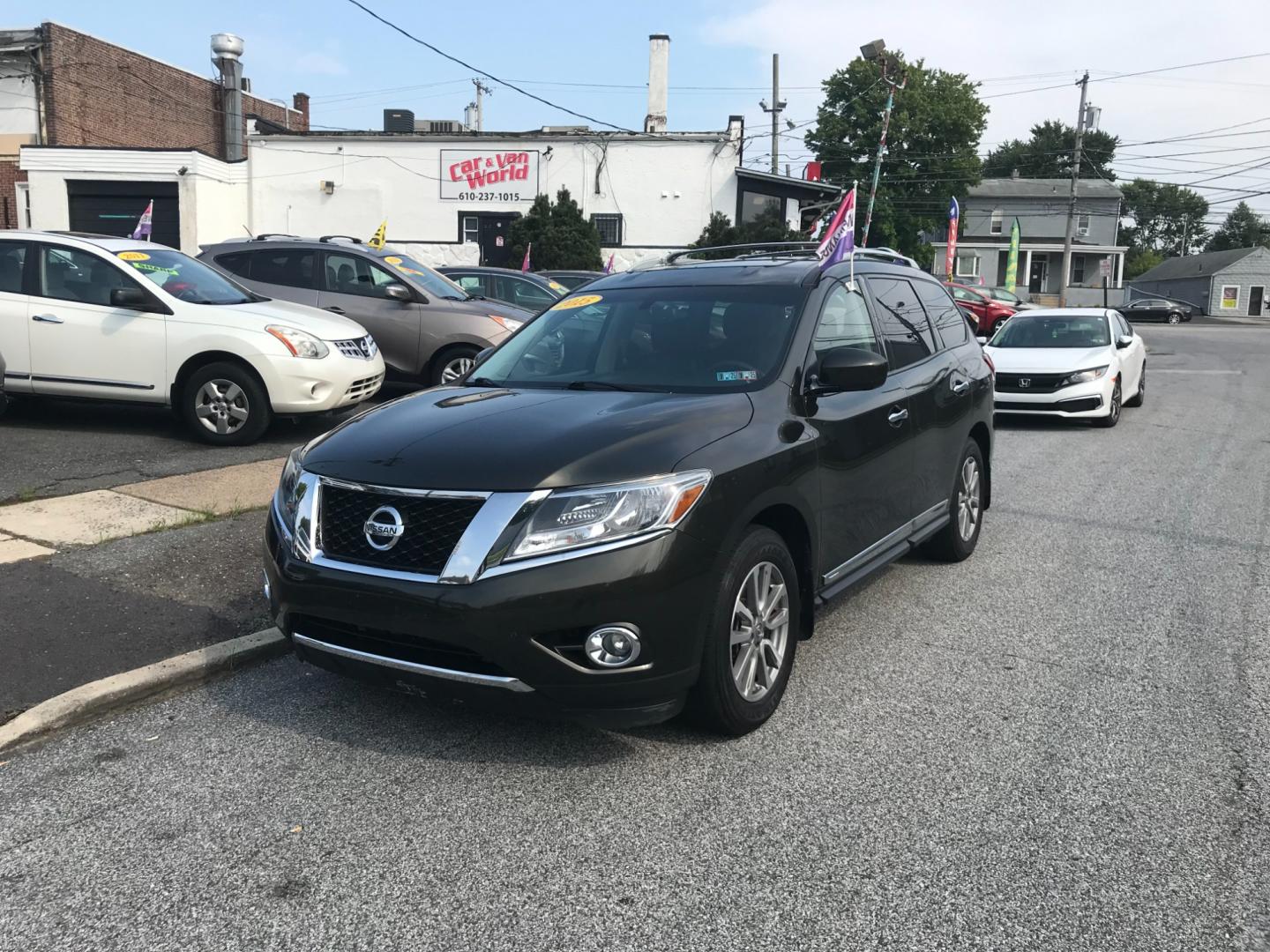 2015 Green /Black Nissan Pathfinder SL (5N1AR2MM2FC) with an 3.5 V6 engine, Automatic transmission, located at 577 Chester Pike, Prospect Park, PA, 19076, (610) 237-1015, 39.886154, -75.302338 - Photo#2