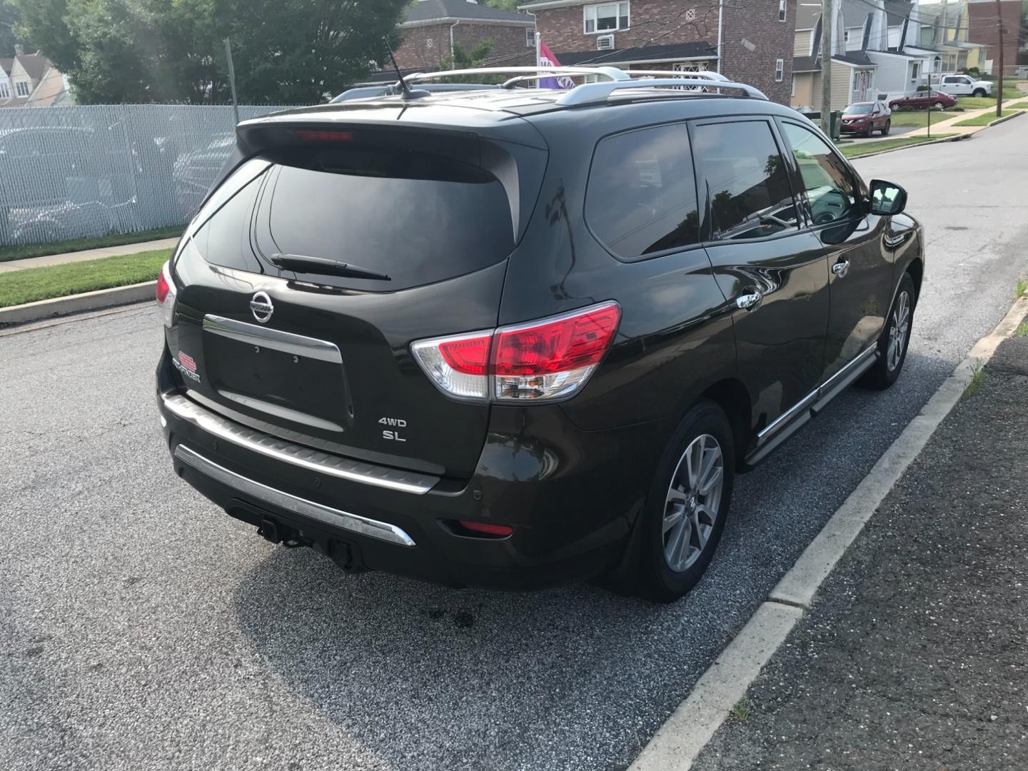 2015 Green /Black Nissan Pathfinder SL (5N1AR2MM2FC) with an 3.5 V6 engine, Automatic transmission, located at 577 Chester Pike, Prospect Park, PA, 19076, (610) 237-1015, 39.886154, -75.302338 - Photo#4