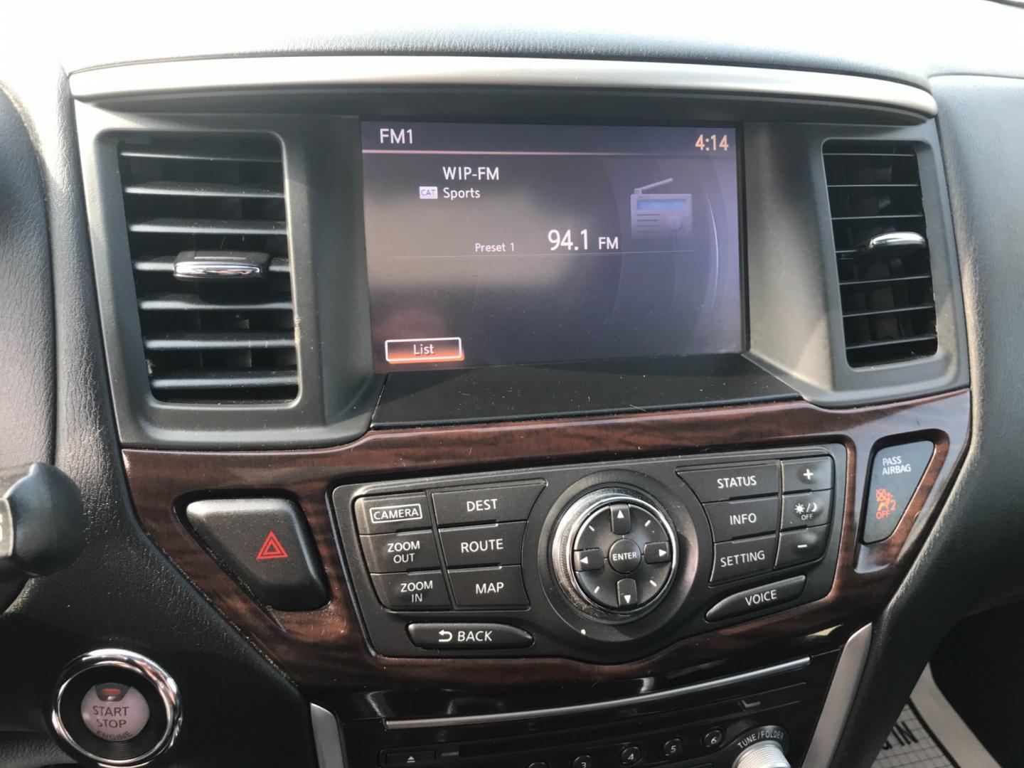 2015 Green /Black Nissan Pathfinder SL (5N1AR2MM2FC) with an 3.5 V6 engine, Automatic transmission, located at 577 Chester Pike, Prospect Park, PA, 19076, (610) 237-1015, 39.886154, -75.302338 - Photo#17