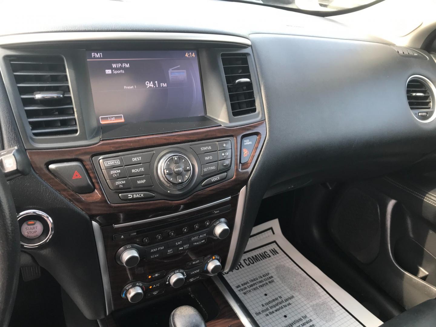 2015 Green /Black Nissan Pathfinder SL (5N1AR2MM2FC) with an 3.5 V6 engine, Automatic transmission, located at 577 Chester Pike, Prospect Park, PA, 19076, (610) 237-1015, 39.886154, -75.302338 - Photo#16