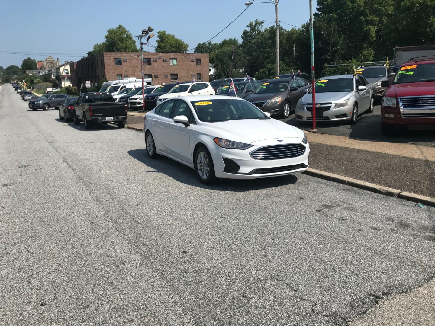 2020 White /Beige Ford Fusion SE (3FA6P0HD6LR) , Automatic transmission, located at 577 Chester Pike, Prospect Park, PA, 19076, (610) 237-1015, 39.886154, -75.302338 - Photo#1