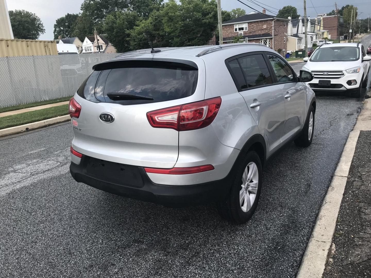 2011 Silver /Black Kia Sportage LX (KNDPB3A28B7) with an 2.4L V6 DOHC 24V engine, Automatic transmission, located at 577 Chester Pike, Prospect Park, PA, 19076, (610) 237-1015, 39.886154, -75.302338 - Photo#4