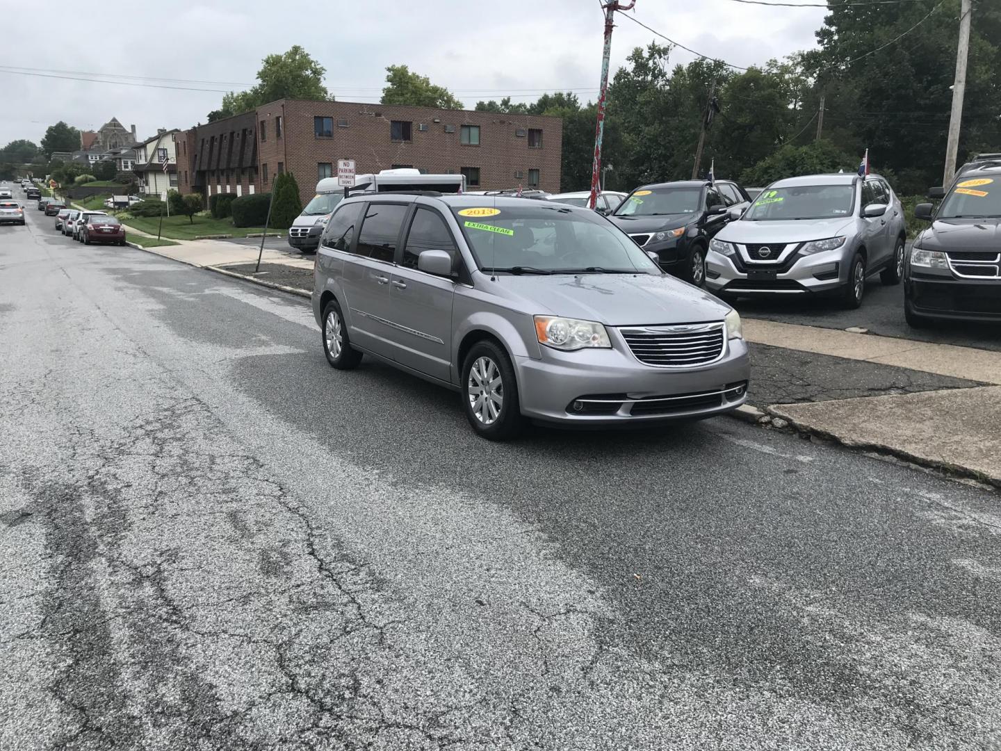 2013 /Gray Chrysler Town & Country Touring (2C4RC1BGXDR) with an 3.6L V6 DOHC 24V engine, 6-Speed Automatic transmission, located at 577 Chester Pike, Prospect Park, PA, 19076, (610) 237-1015, 39.886154, -75.302338 - Photo#1