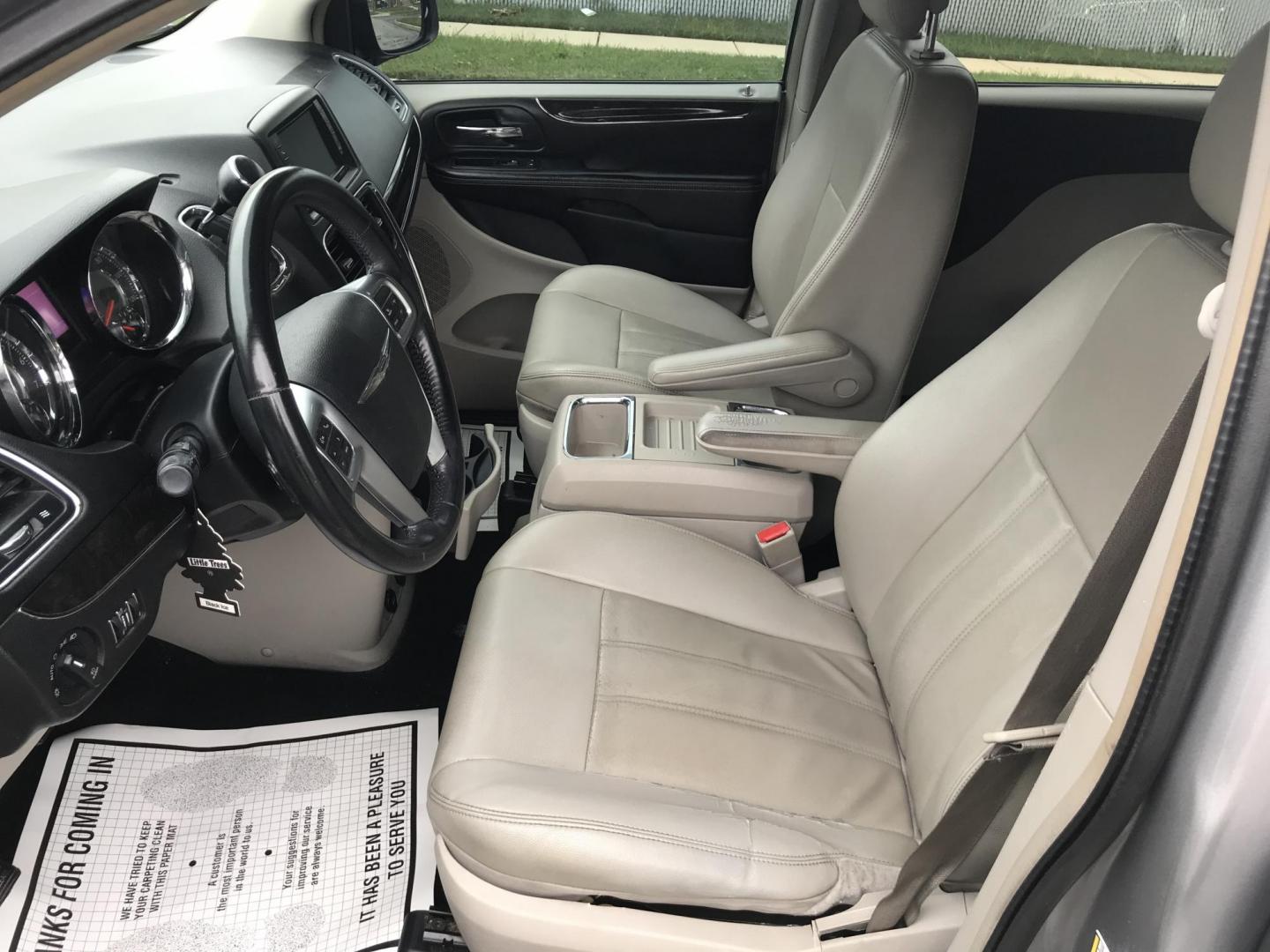 2013 /Gray Chrysler Town & Country Touring (2C4RC1BGXDR) with an 3.6L V6 DOHC 24V engine, 6-Speed Automatic transmission, located at 577 Chester Pike, Prospect Park, PA, 19076, (610) 237-1015, 39.886154, -75.302338 - Photo#9