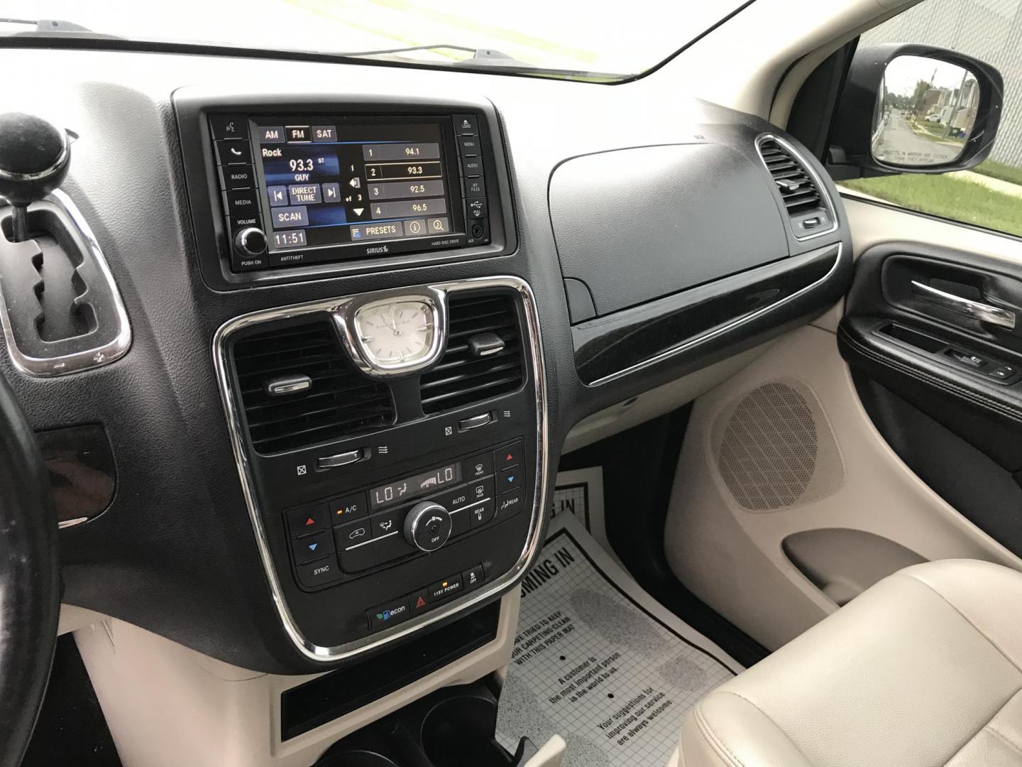 2013 /Gray Chrysler Town & Country Touring (2C4RC1BGXDR) with an 3.6L V6 DOHC 24V engine, 6-Speed Automatic transmission, located at 577 Chester Pike, Prospect Park, PA, 19076, (610) 237-1015, 39.886154, -75.302338 - Photo#14