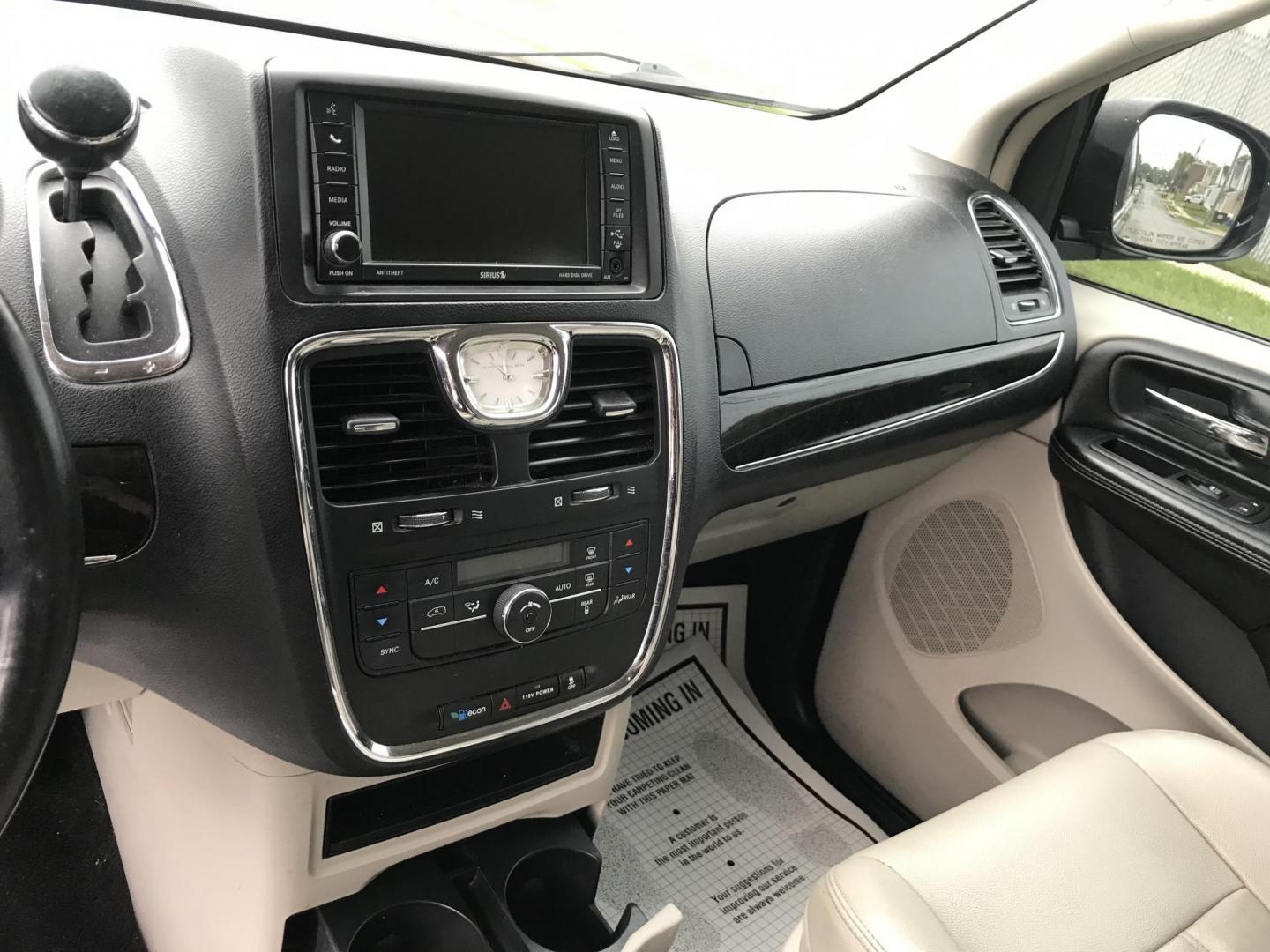 2013 /Gray Chrysler Town & Country Touring (2C4RC1BGXDR) with an 3.6L V6 DOHC 24V engine, 6-Speed Automatic transmission, located at 577 Chester Pike, Prospect Park, PA, 19076, (610) 237-1015, 39.886154, -75.302338 - Photo#13