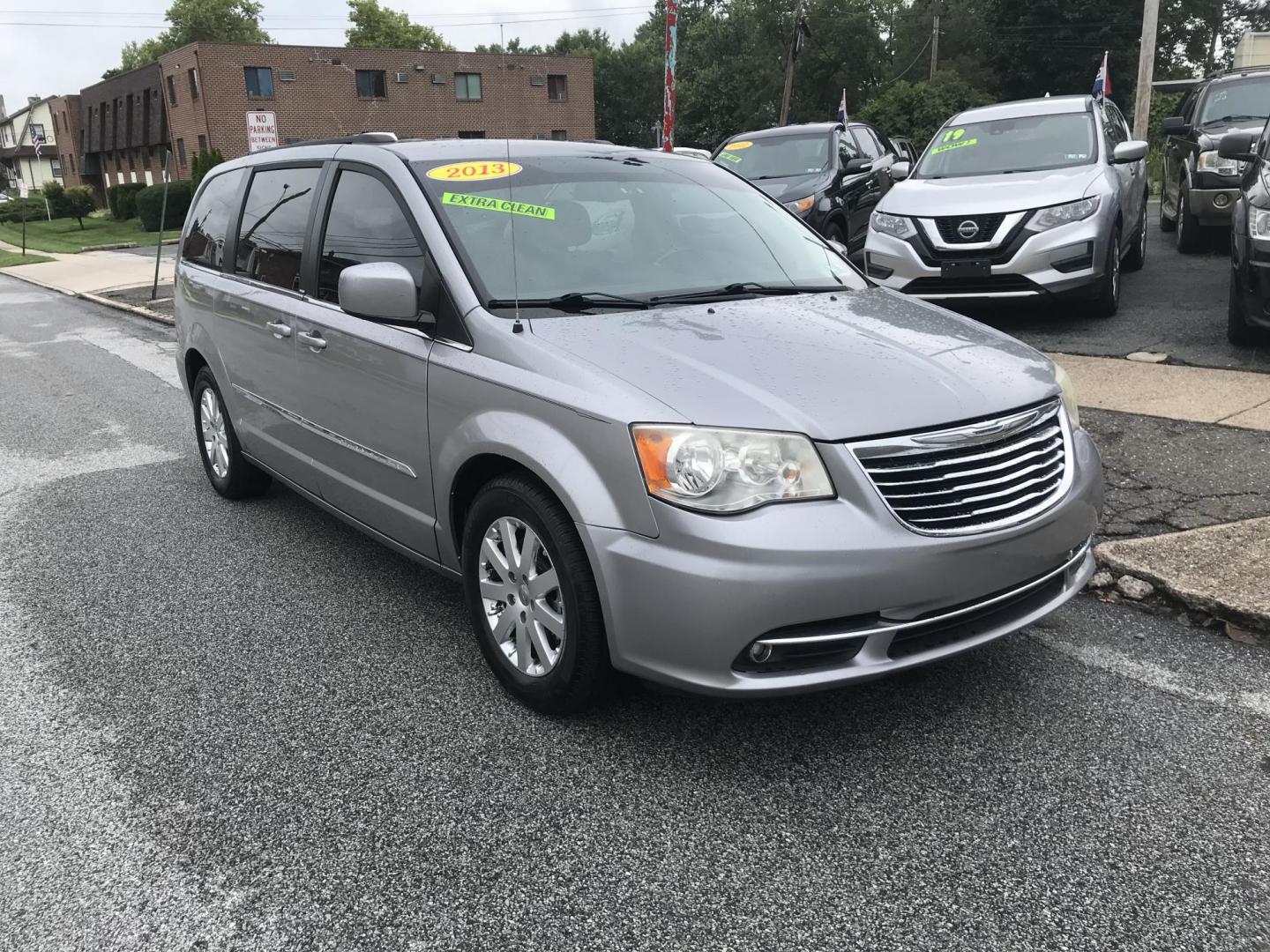 2013 /Gray Chrysler Town & Country Touring (2C4RC1BGXDR) with an 3.6L V6 DOHC 24V engine, 6-Speed Automatic transmission, located at 577 Chester Pike, Prospect Park, PA, 19076, (610) 237-1015, 39.886154, -75.302338 - Photo#2